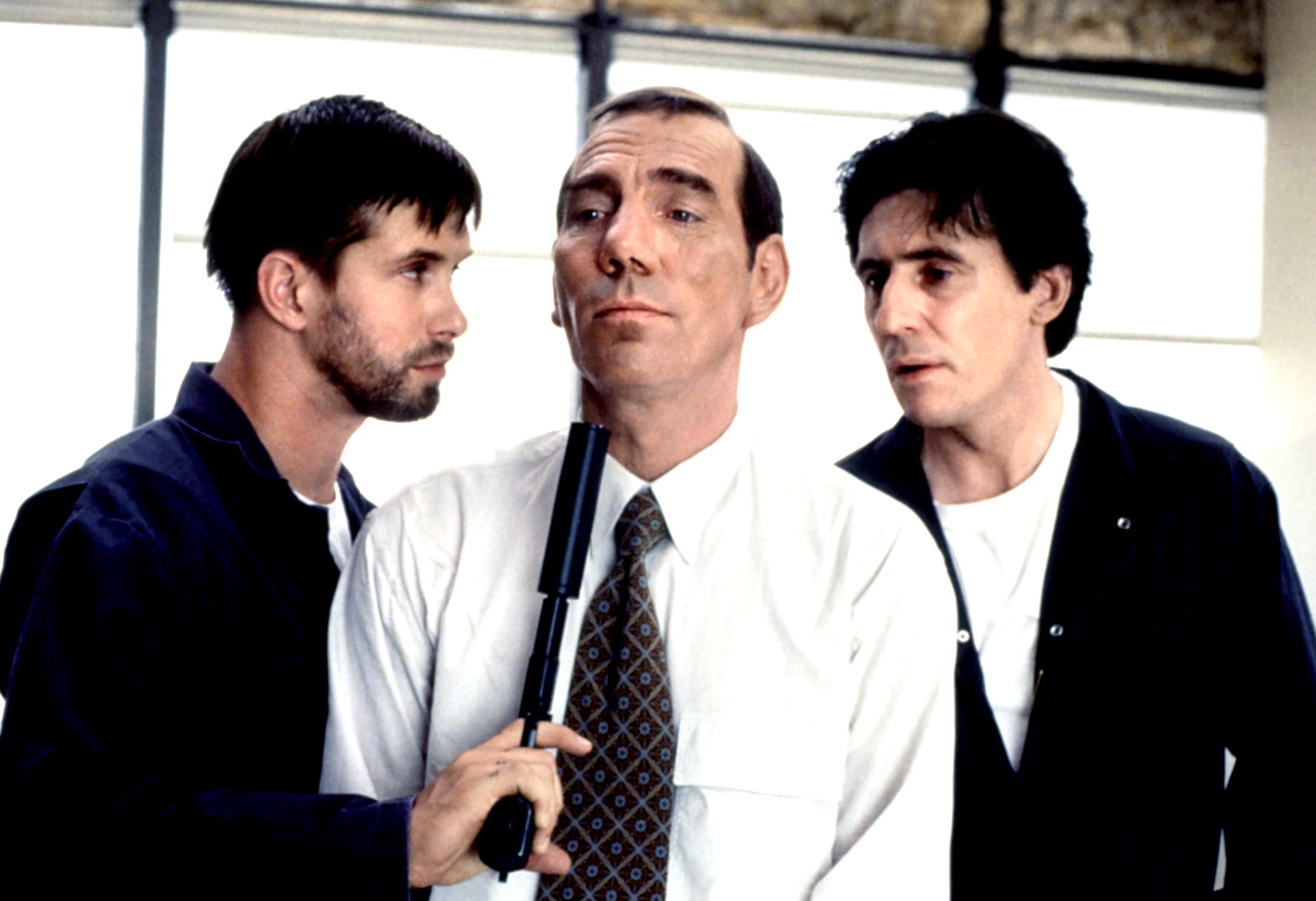 Stephen Baldwin, Pete Postlethwaite, Gabriel Byrne in The Usual Suspects