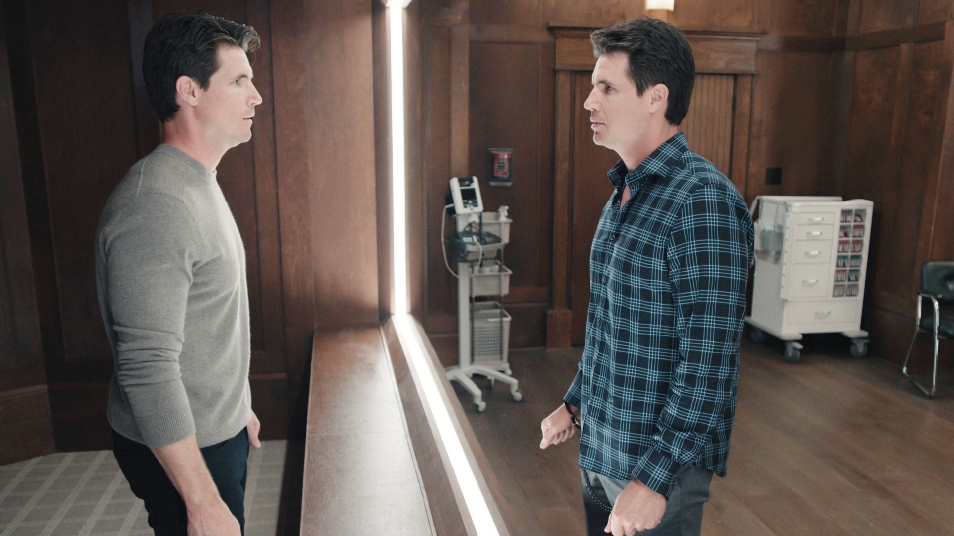 Robbie Amell in Upload season 4