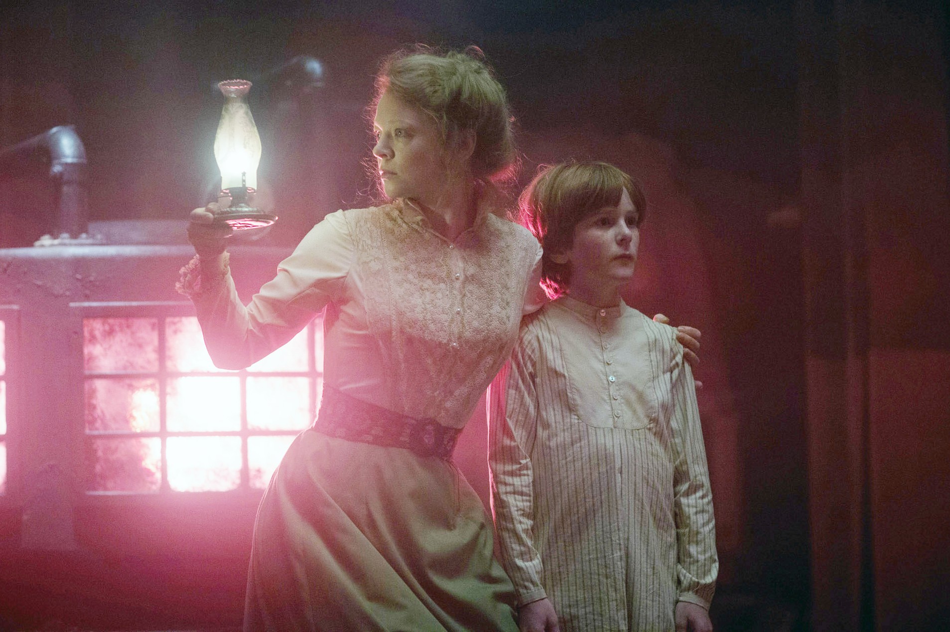 Sarah Snook, Finn Scicluna-O'Prey in Winchester