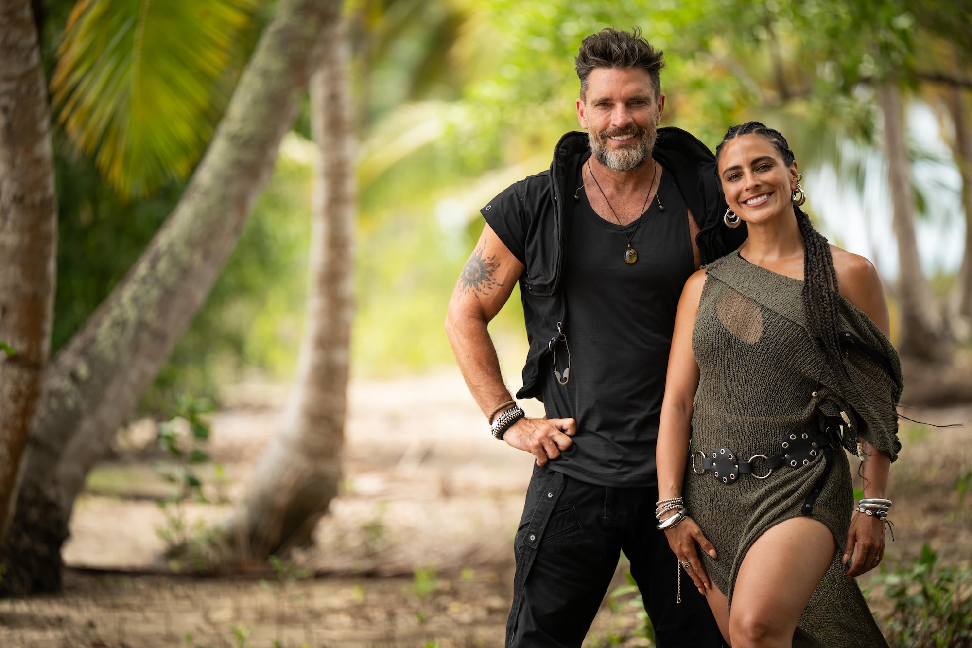 Julián Gil y Val Marín, conductores de El Conquistador el nuevo reality show de Unimás