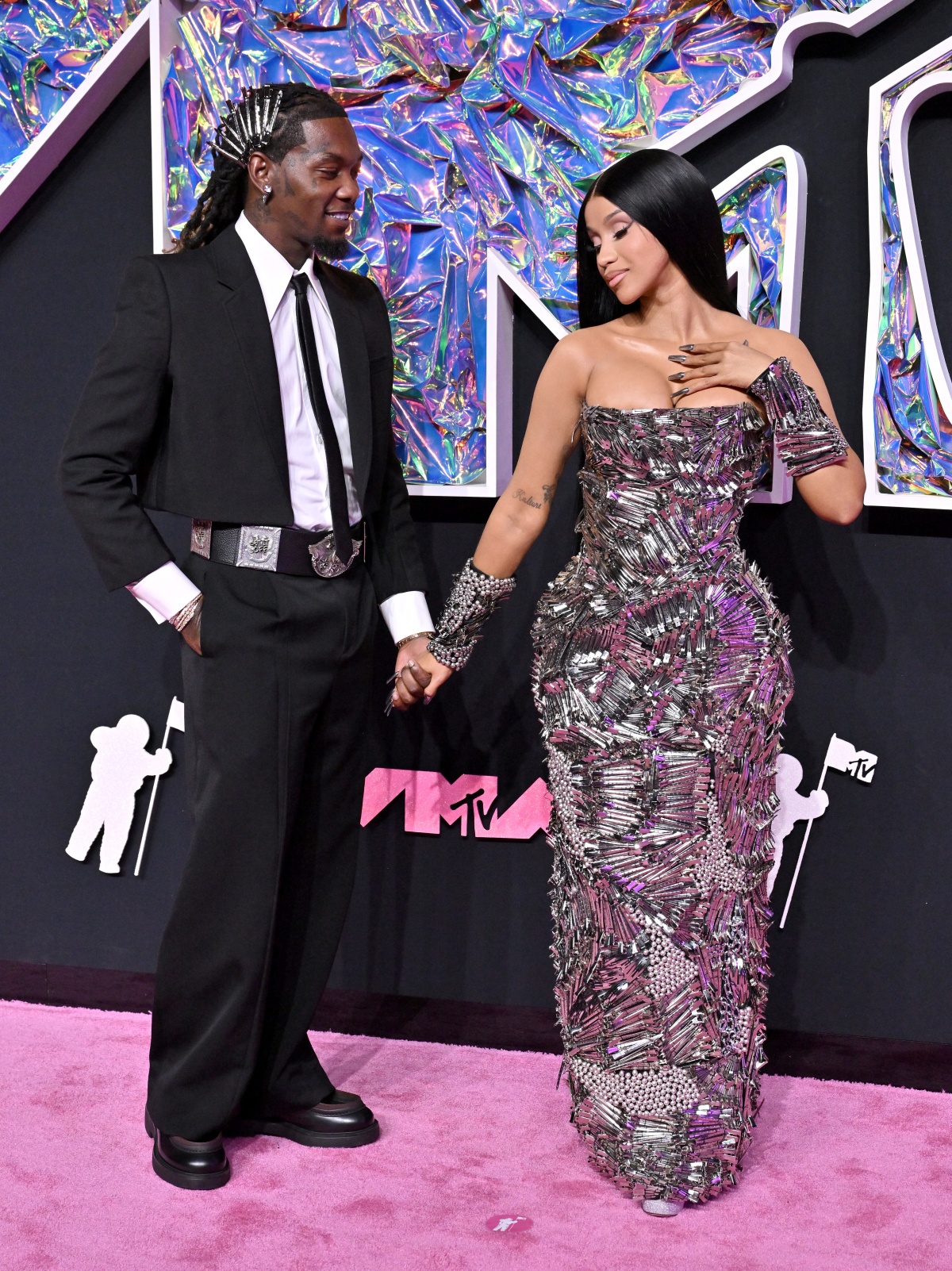 Cardi B Recalls the Love Dying in Her Marriage to Offset, Asked Shakira for Advice