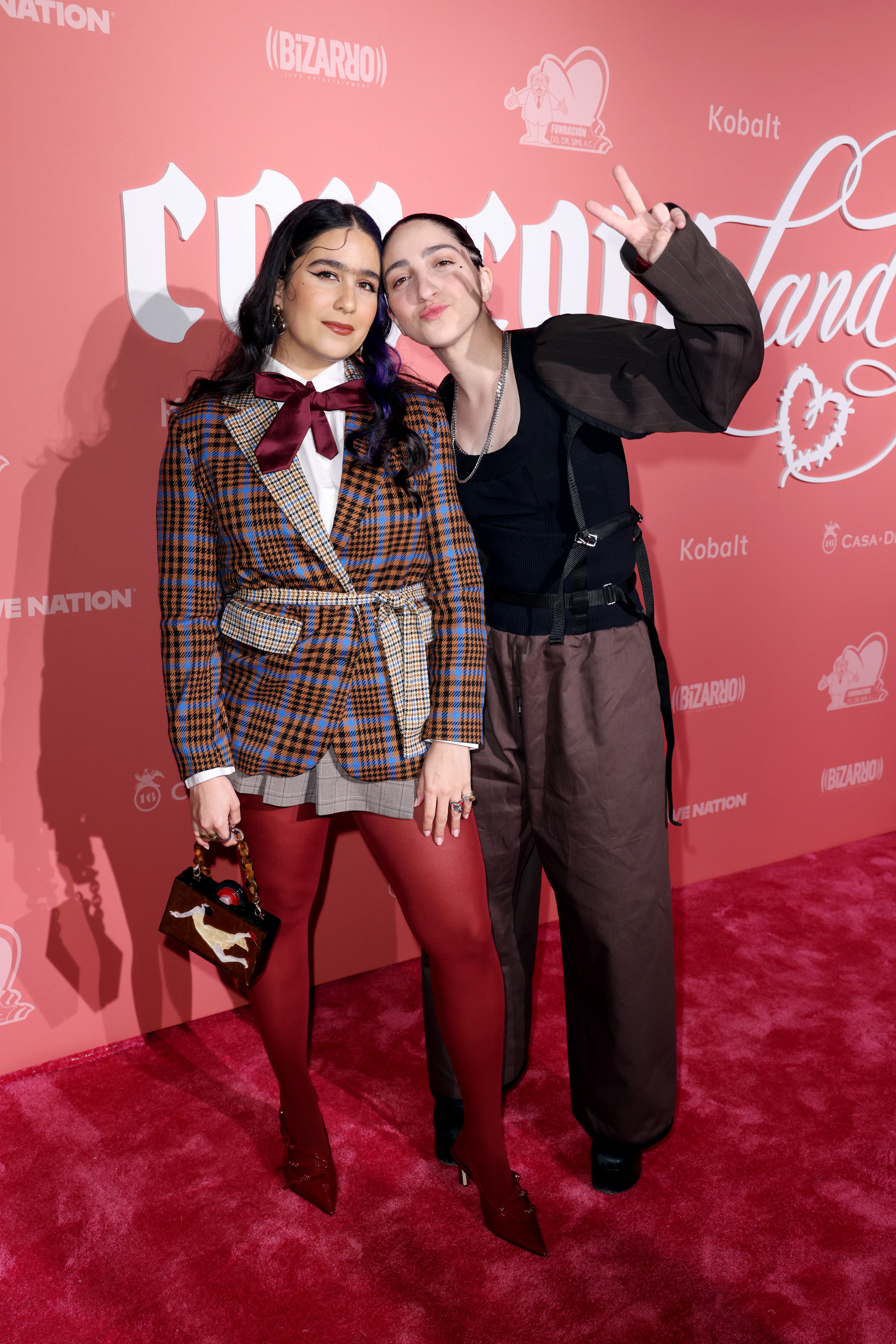 Gemeny Hernández y Emily Estefan.