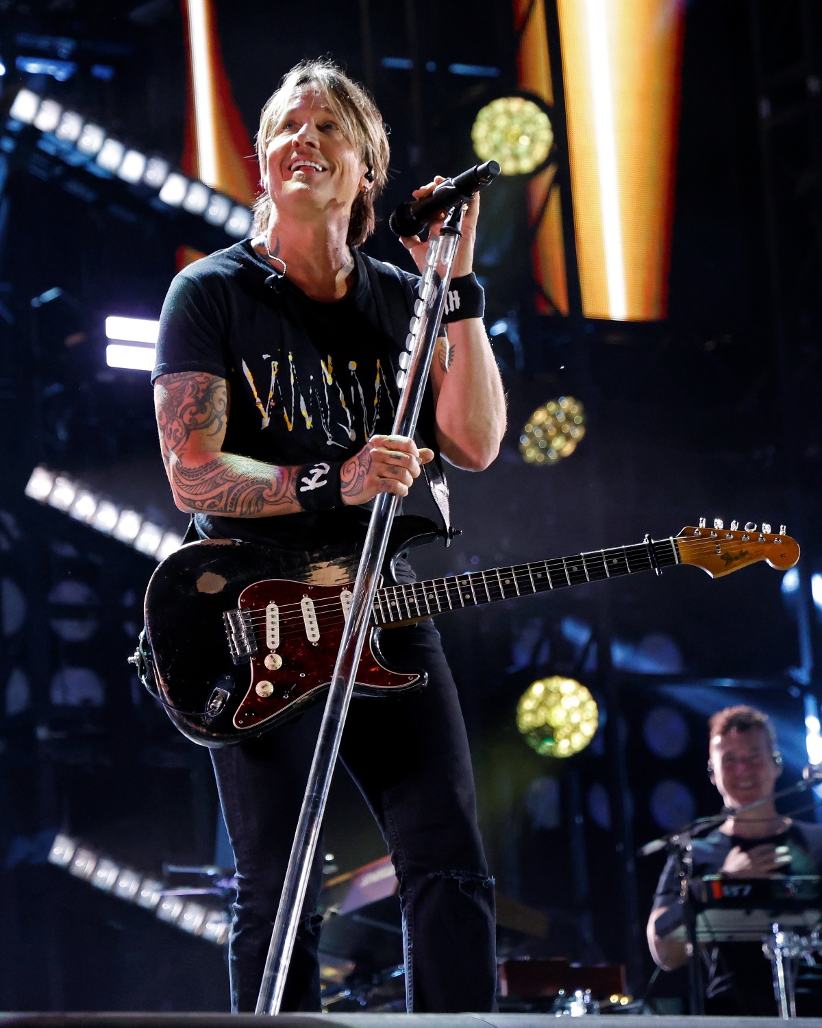 Keith Urban Steps Out Without His Wedding Ring in 1st Appearance Since Nicole Kidman Split