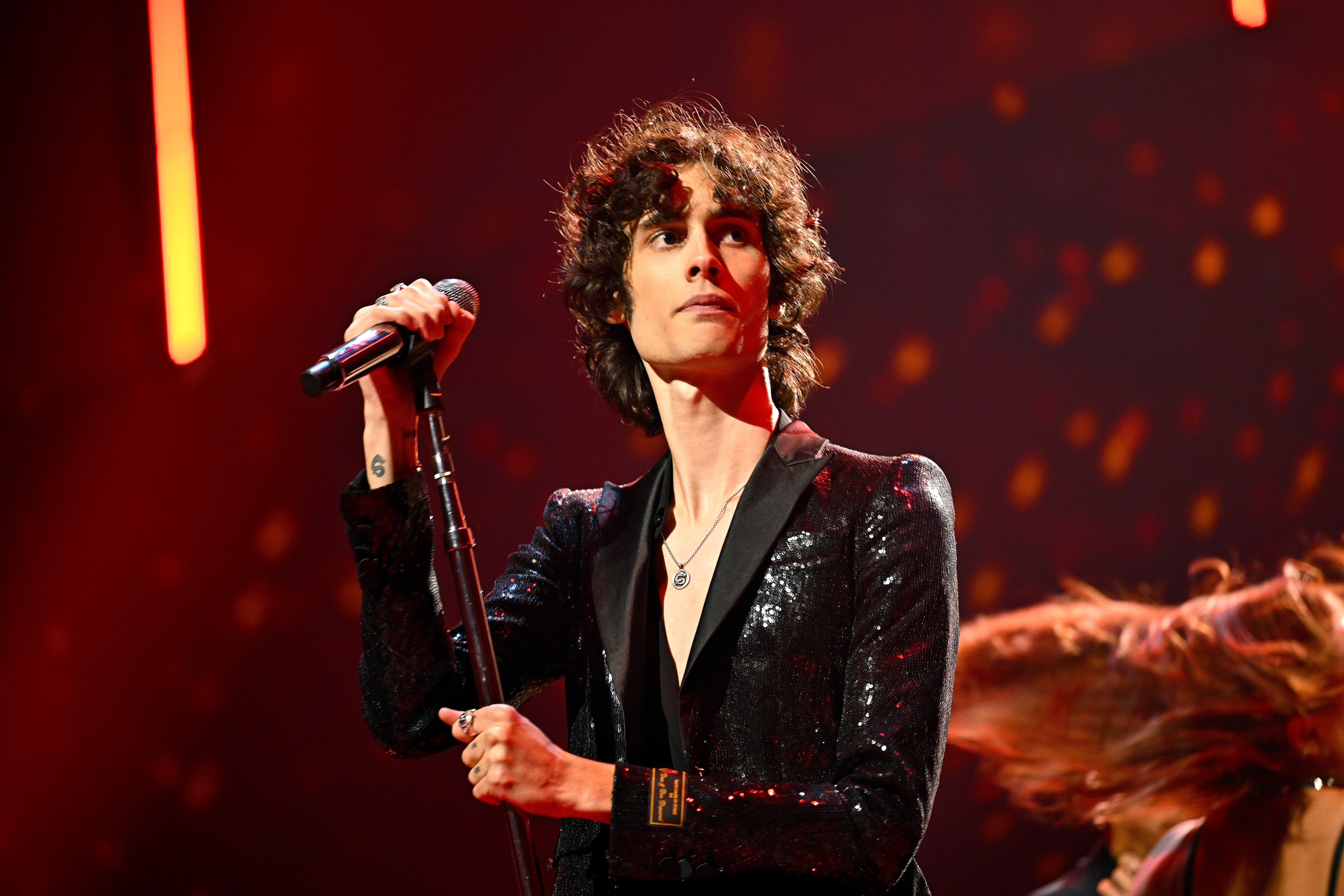 Sombr performing at the 2025 MTV Video Music Awards.