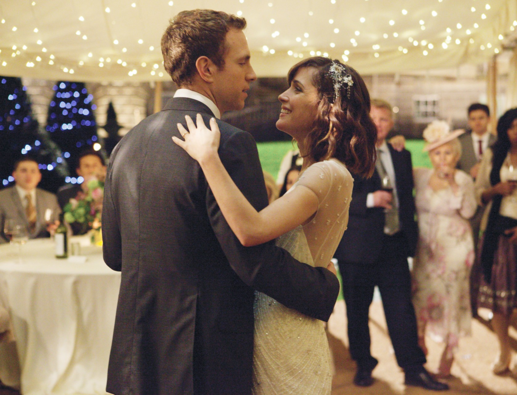 Rafe Spall and Rose Byrne in I Give It a Year