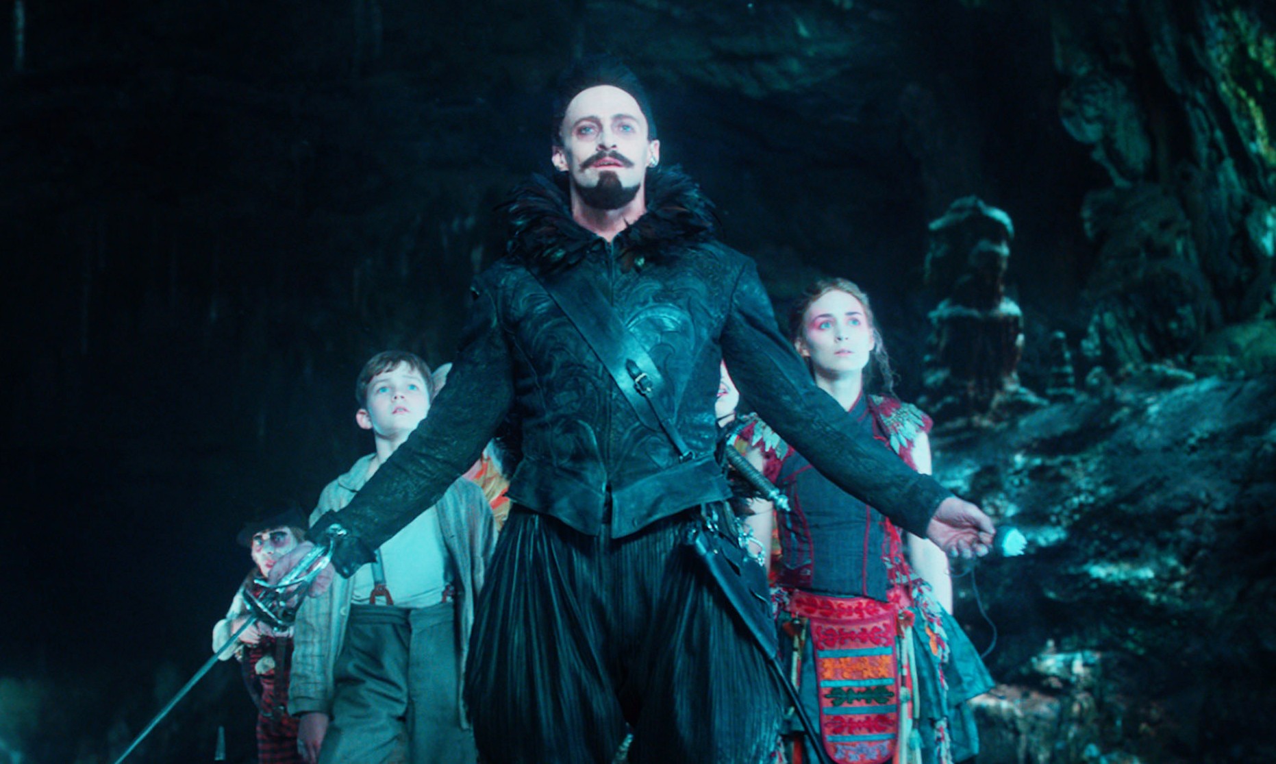 Levi Miller as Peter Pan, Hugh Jackman as Blackbeard, Rooney Mara as Tiger Lily in Pan