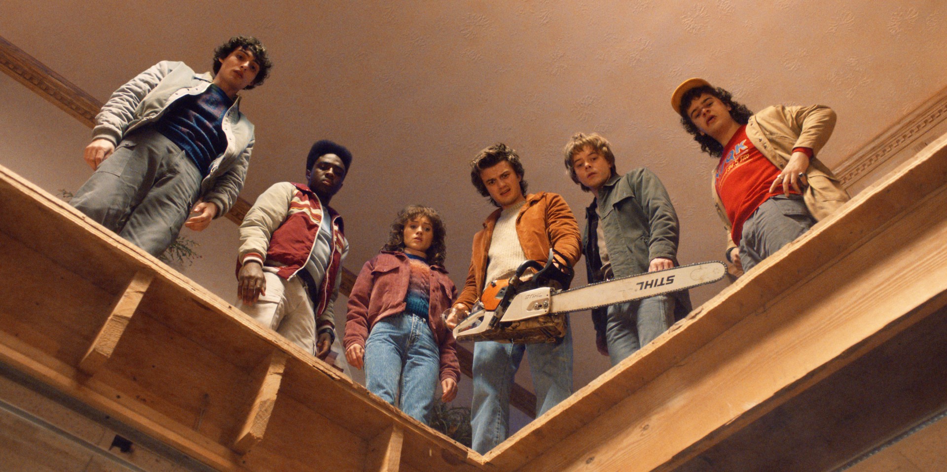Finn Wolfhard, Caleb McLaughlin, Natalia Dyer, Joe Keery, Charlie Heaton and Gaten Matarazzo in Stranger Things season 5