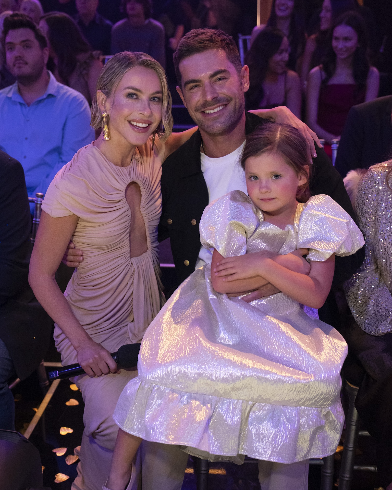 JULIANNE HOUGH, ZAC EFRON, OLIVIA EFRON