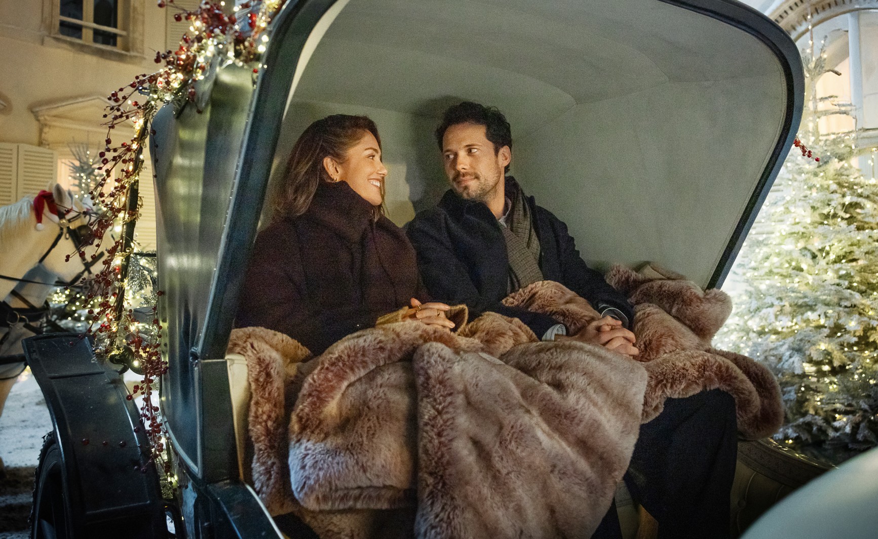 Minka Kelly and Tom Wozniczka in Champagne Problems