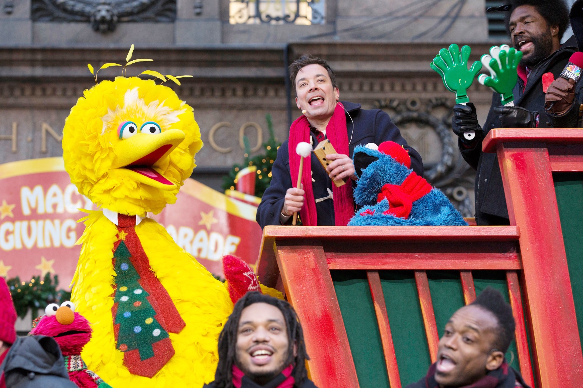 Big Bird and Jimmy Fallon in Macy's Thanksgiving Day Parade