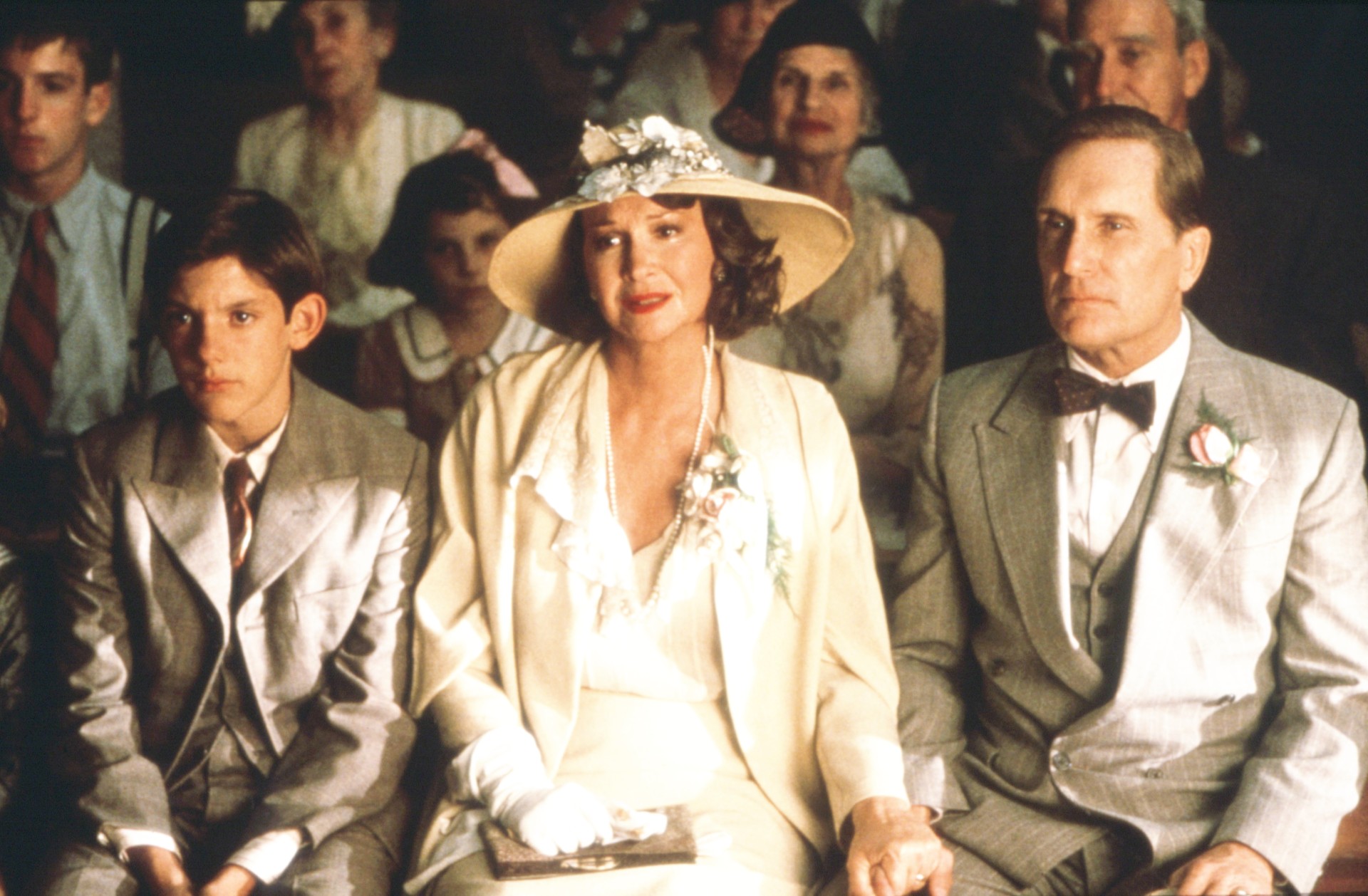 Lukas Haas, Diane Ladd and Robert Duvall in Rambling Rose