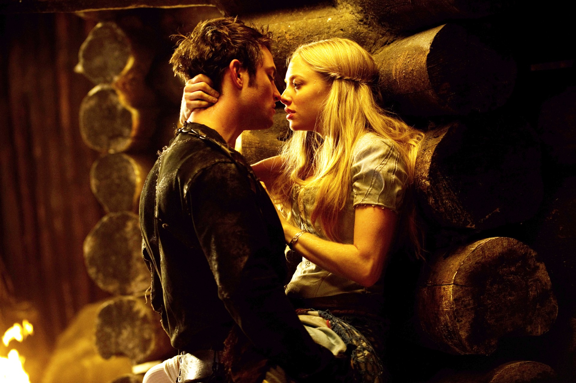 Shiloh Fernandez, Amanda Seyfried in Red Riding Hood