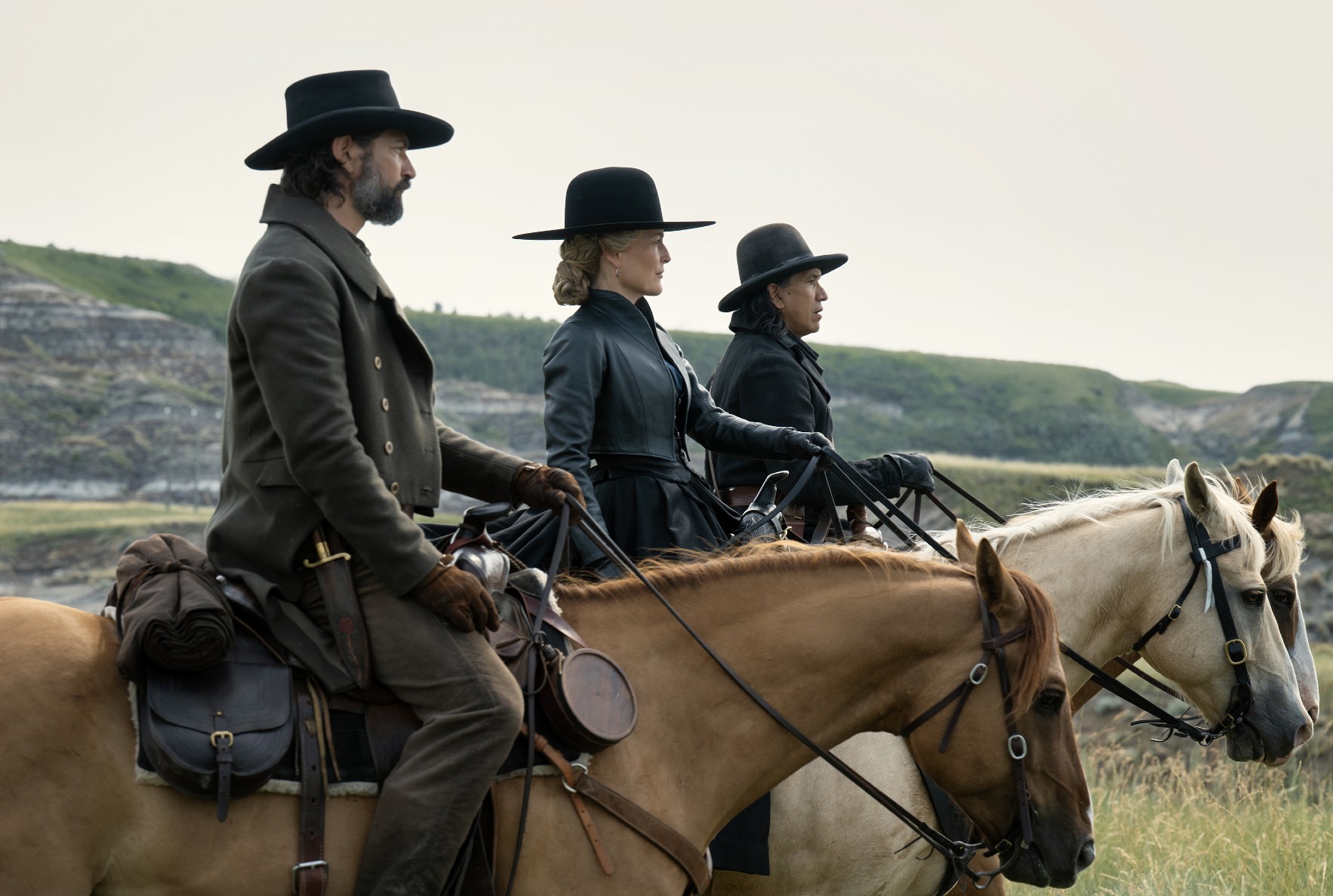 Michiel Huisman, Gillian Anderson and Michael Greyeyes in The Abandons