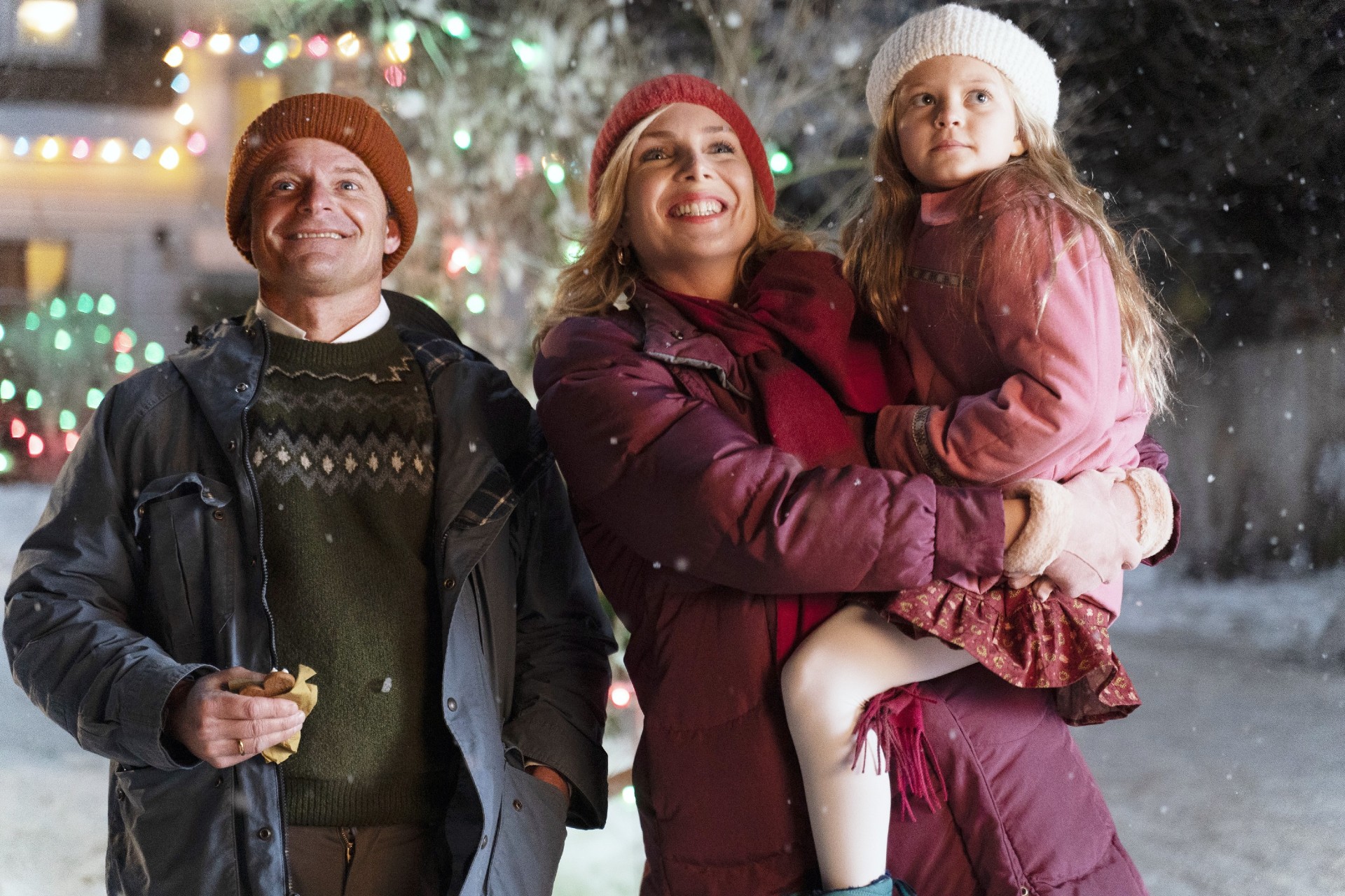 Steve Zahn, June Diane Raphael and Bellaluna Resnick in 8-Bit Christmas