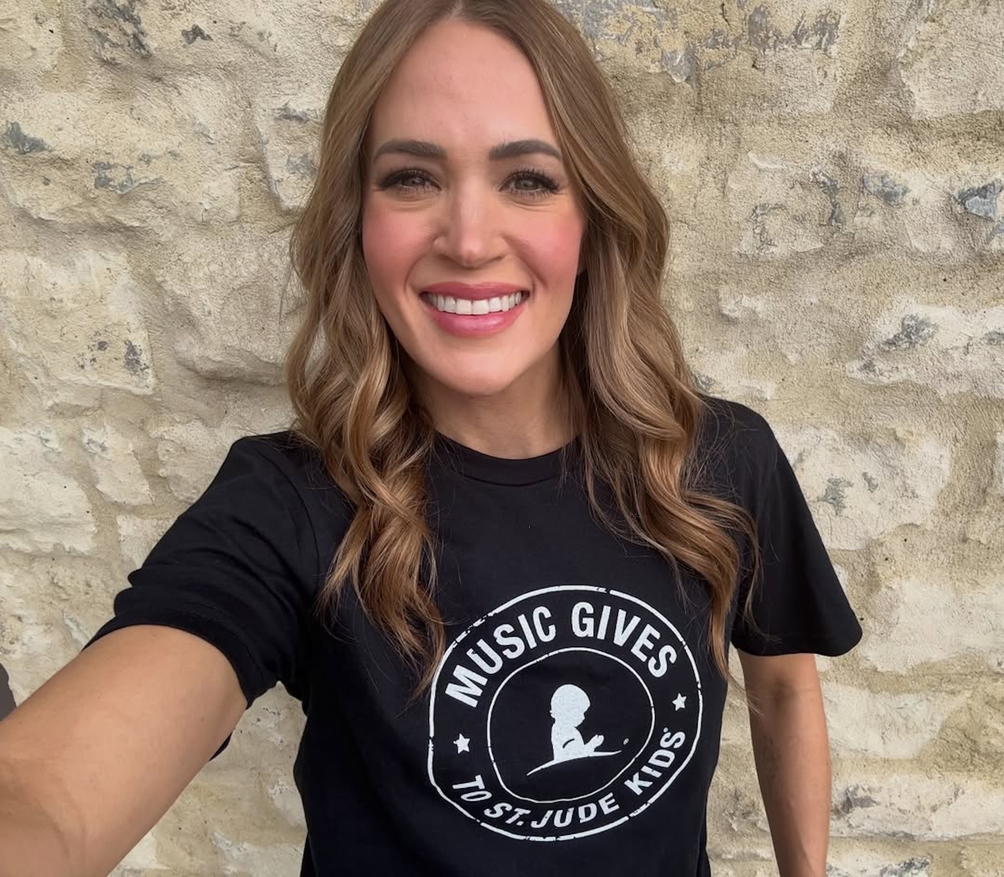 Every Celeb Hair Transformation of 2025: Carrie Underwood’s Unrecognizable Brunette Hair, More