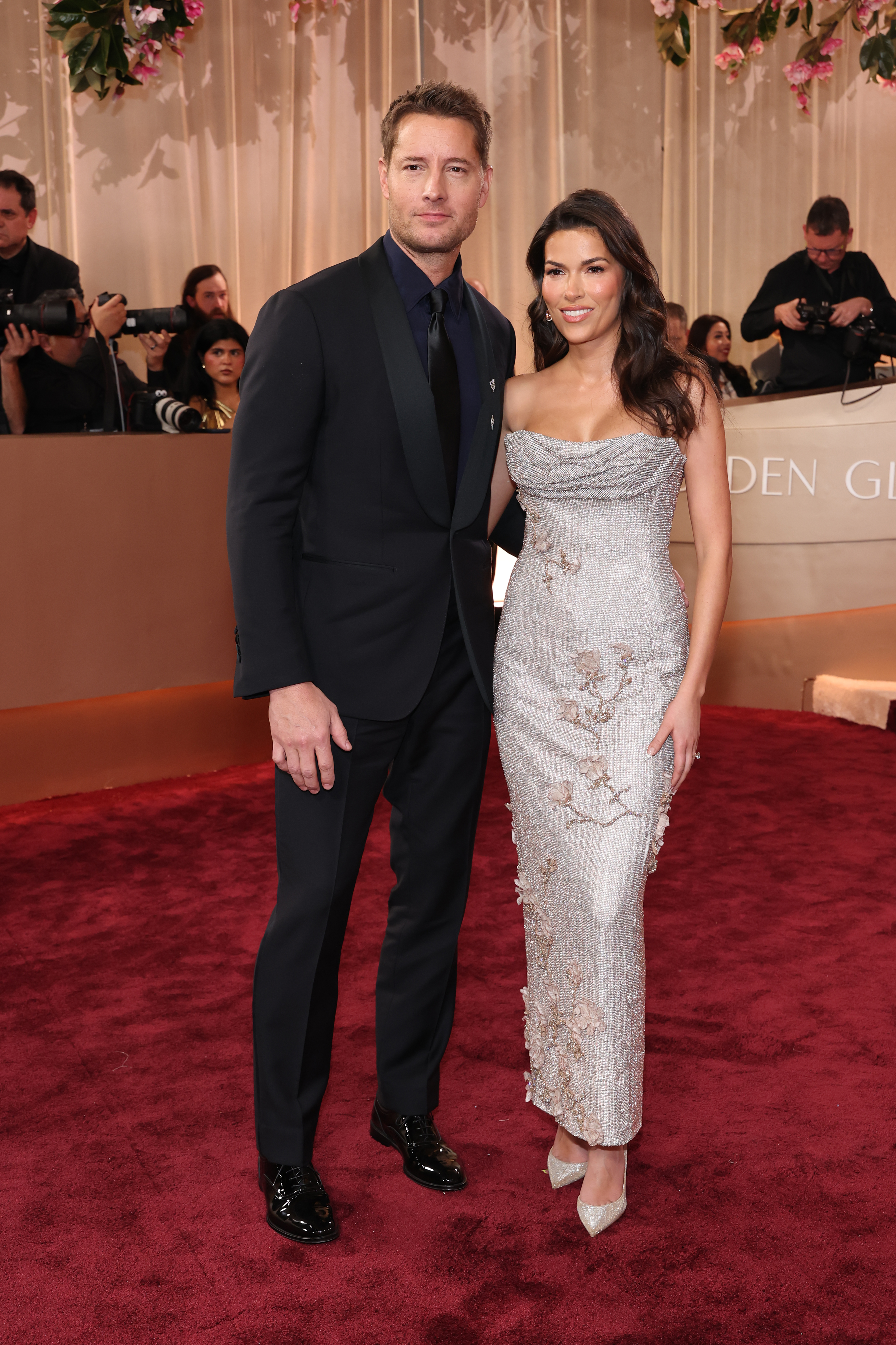 Justin Hartley Is Complimented for 'Hot Wife' Sofia Pernas at Golden Globes