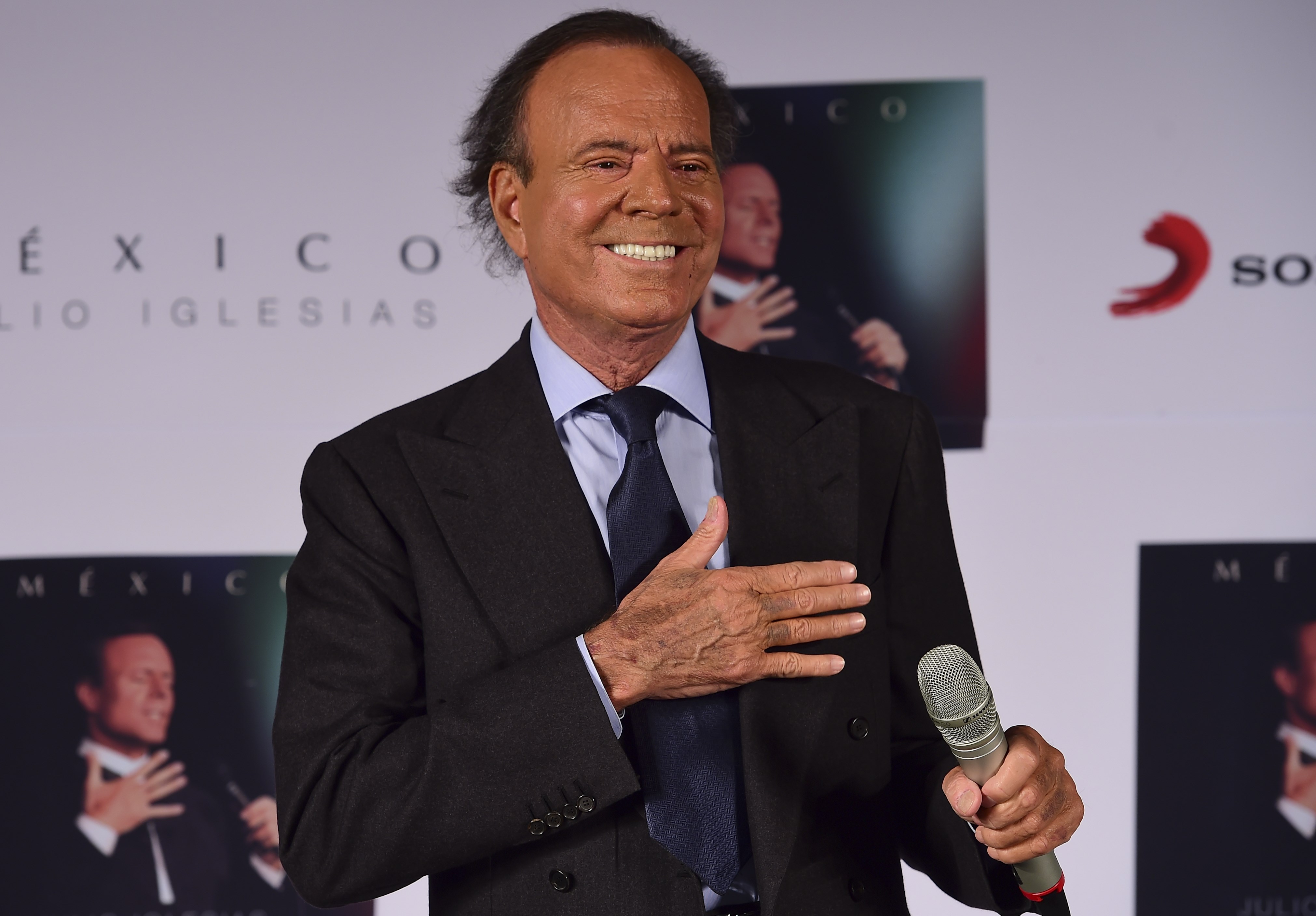 Julio Iglesias.