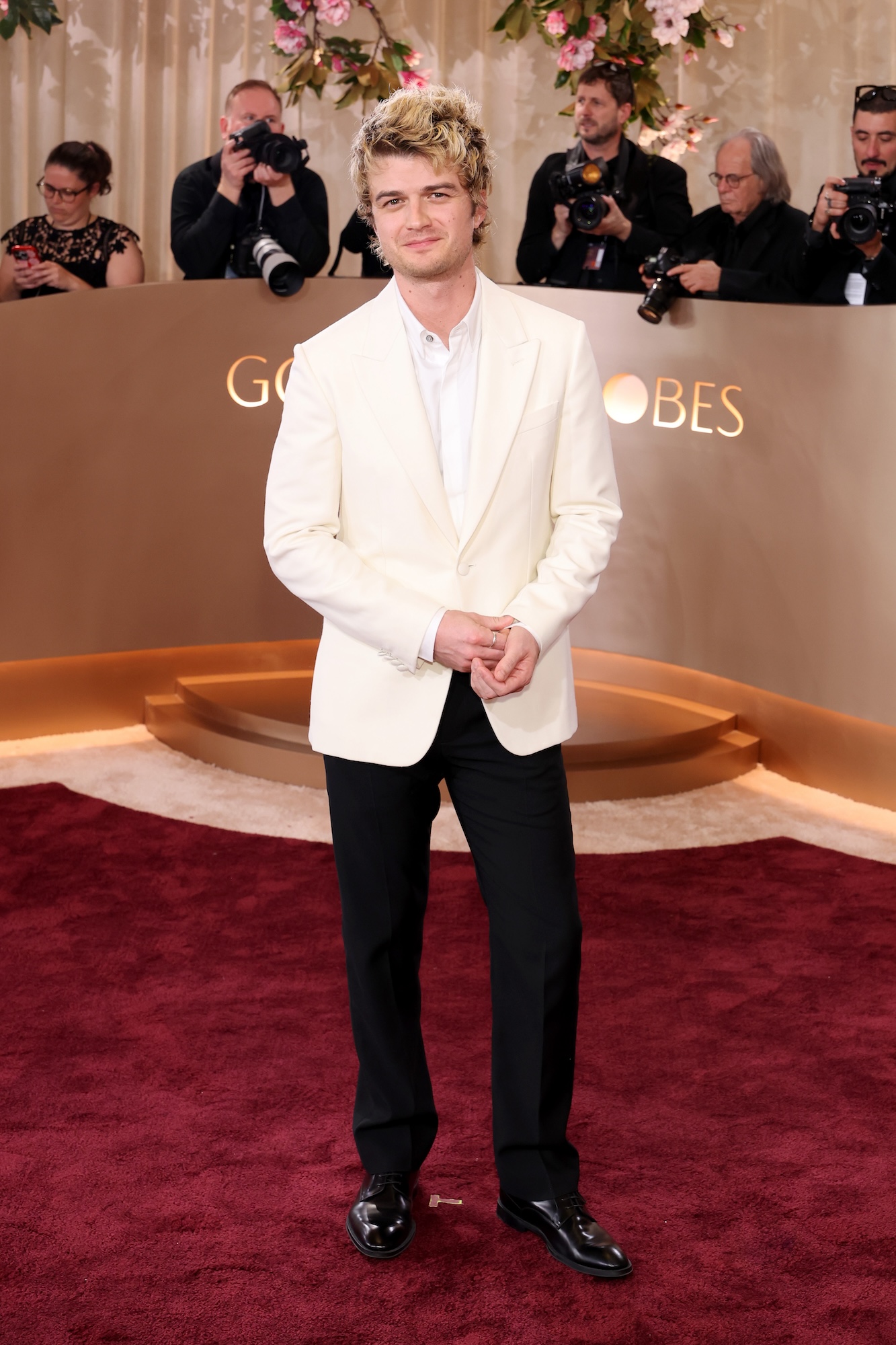 Joe Keery Debuts Blond Hair at the 2026 Golden Globes GettyImages-2255777717