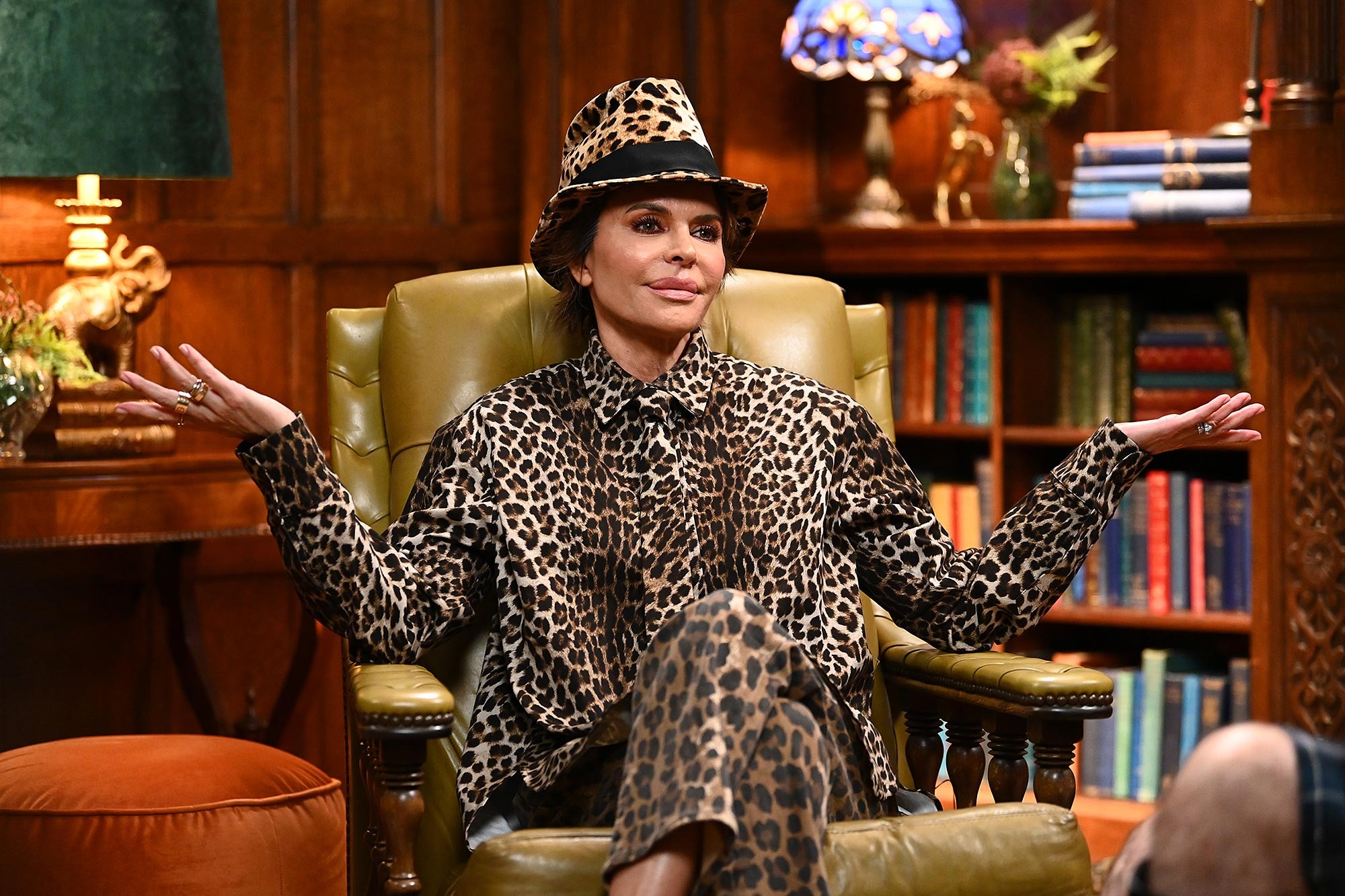 Lisa Rinna Reveals Why Nobody Suspects Rob as a Traitor