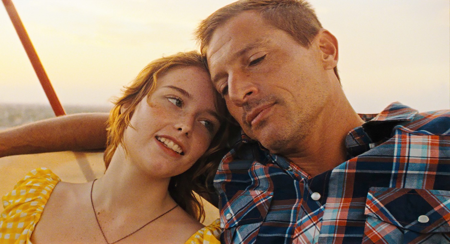 Suzanna Son and Simon Rex in Red Rocket