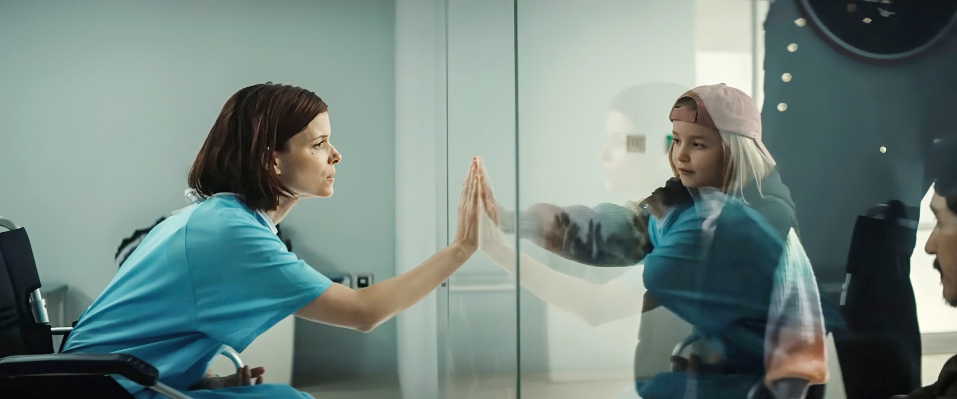 Kate Mara and Scarlett Holmes in The Astronaut