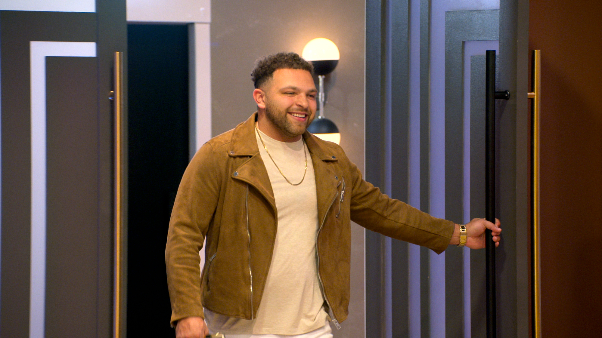 Devonta-Love_Is_Blind_n_S10_E4_00_32_53_21R