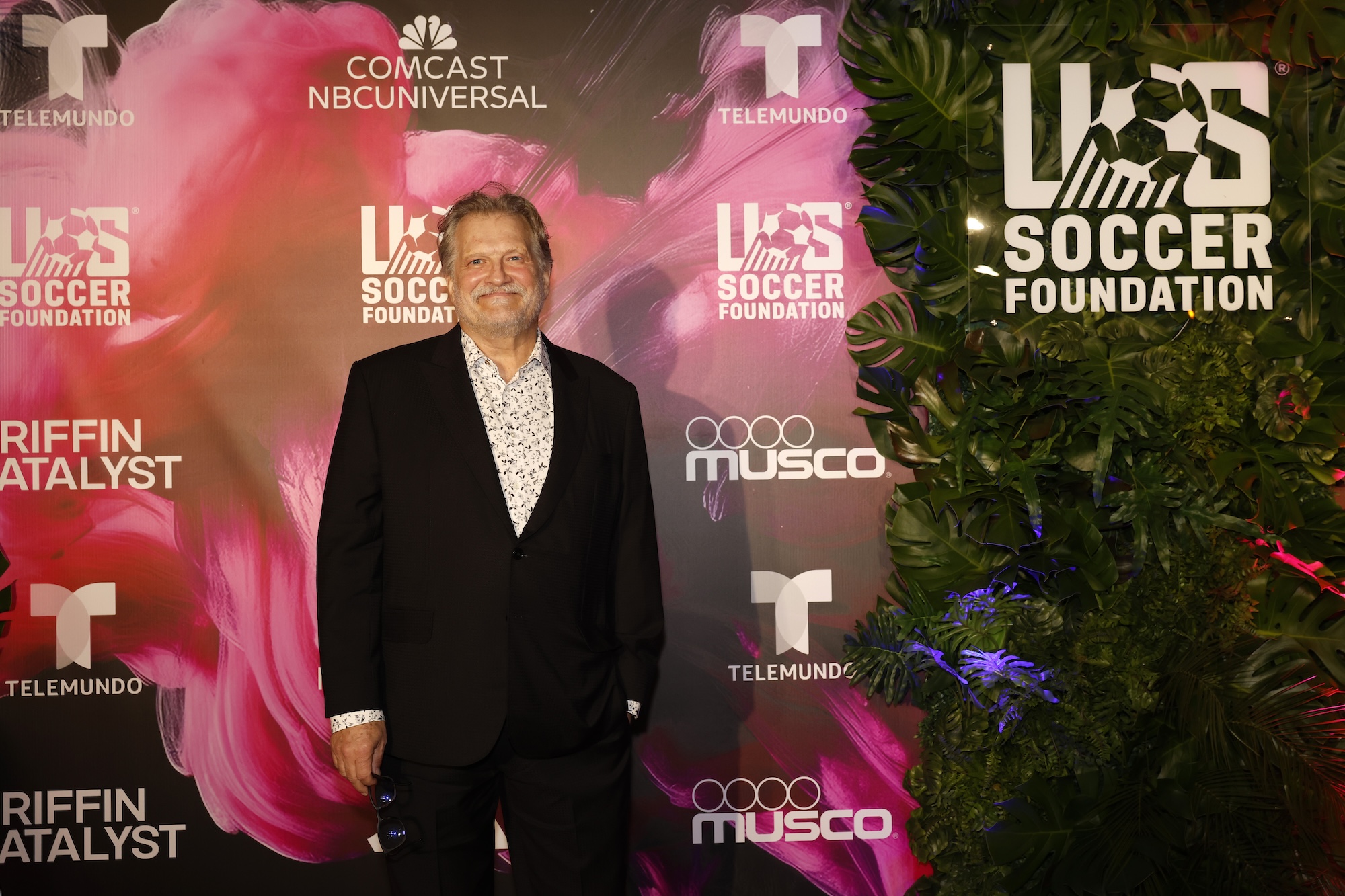 Drew Carey Says He Went Jogging and to Dinner With Girlfriend While Having a Heart Attack