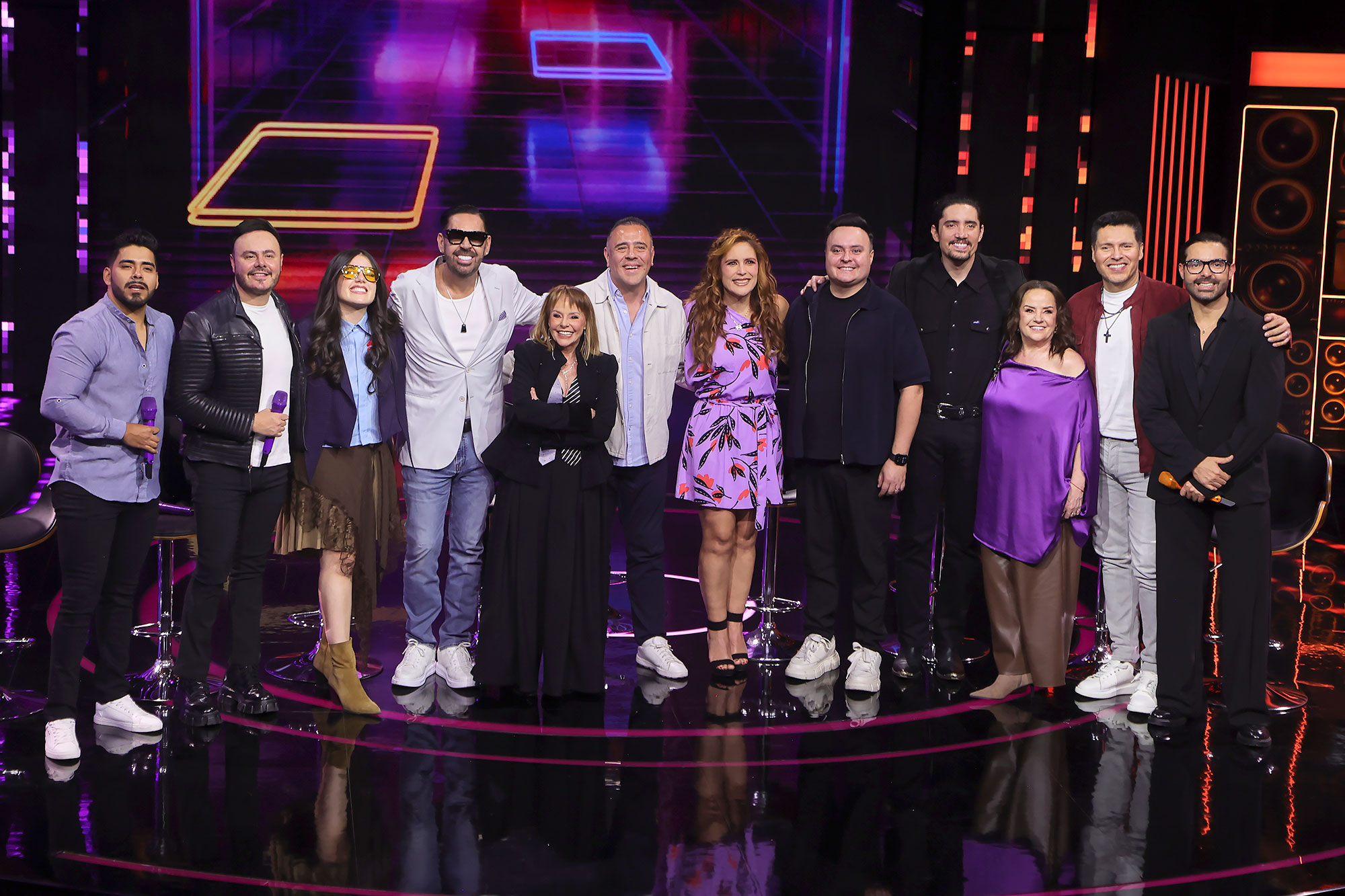 Elenco de 'Juego De Voces'.