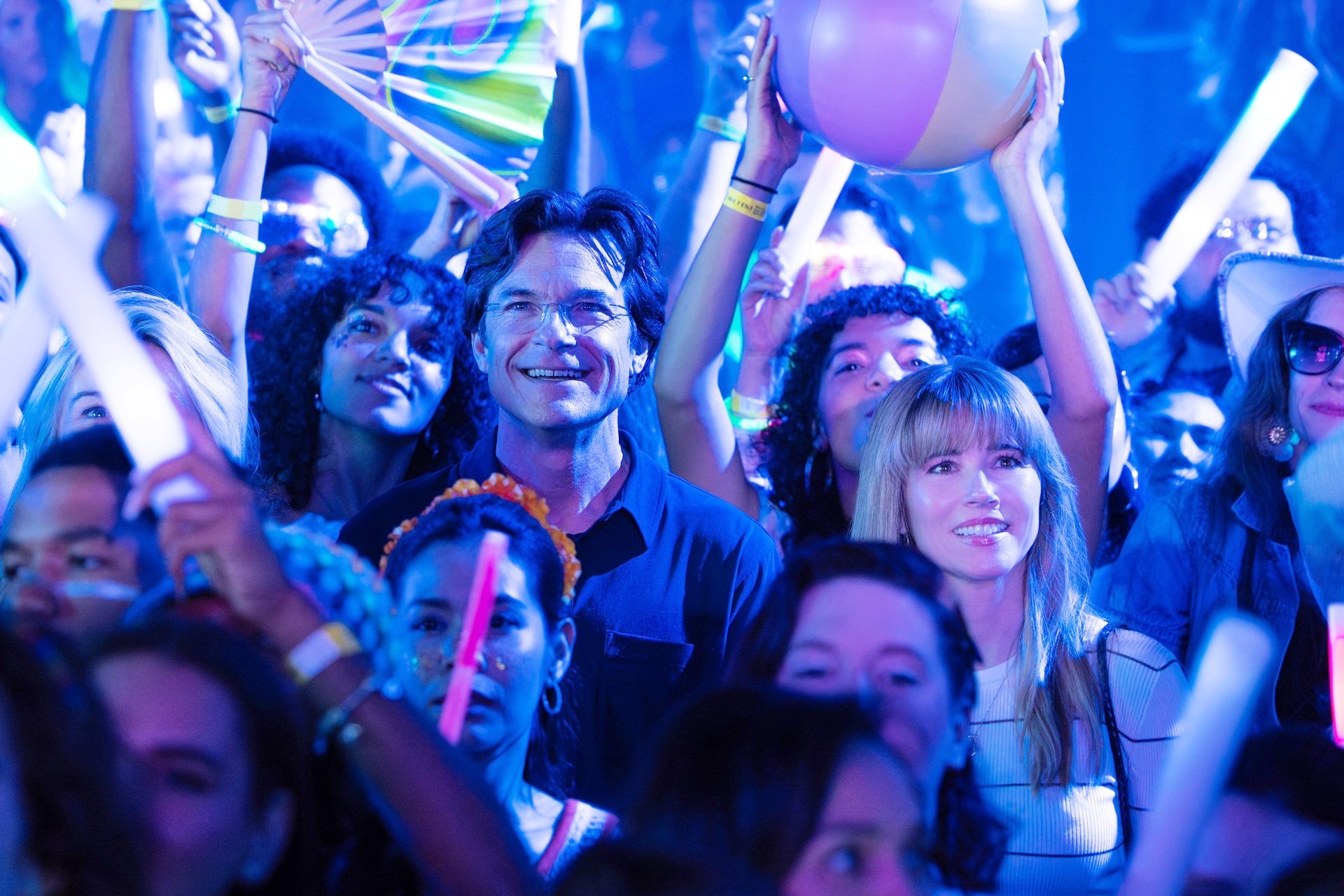 Jason Bateman and Linda Cardellini in DTF St. Louis