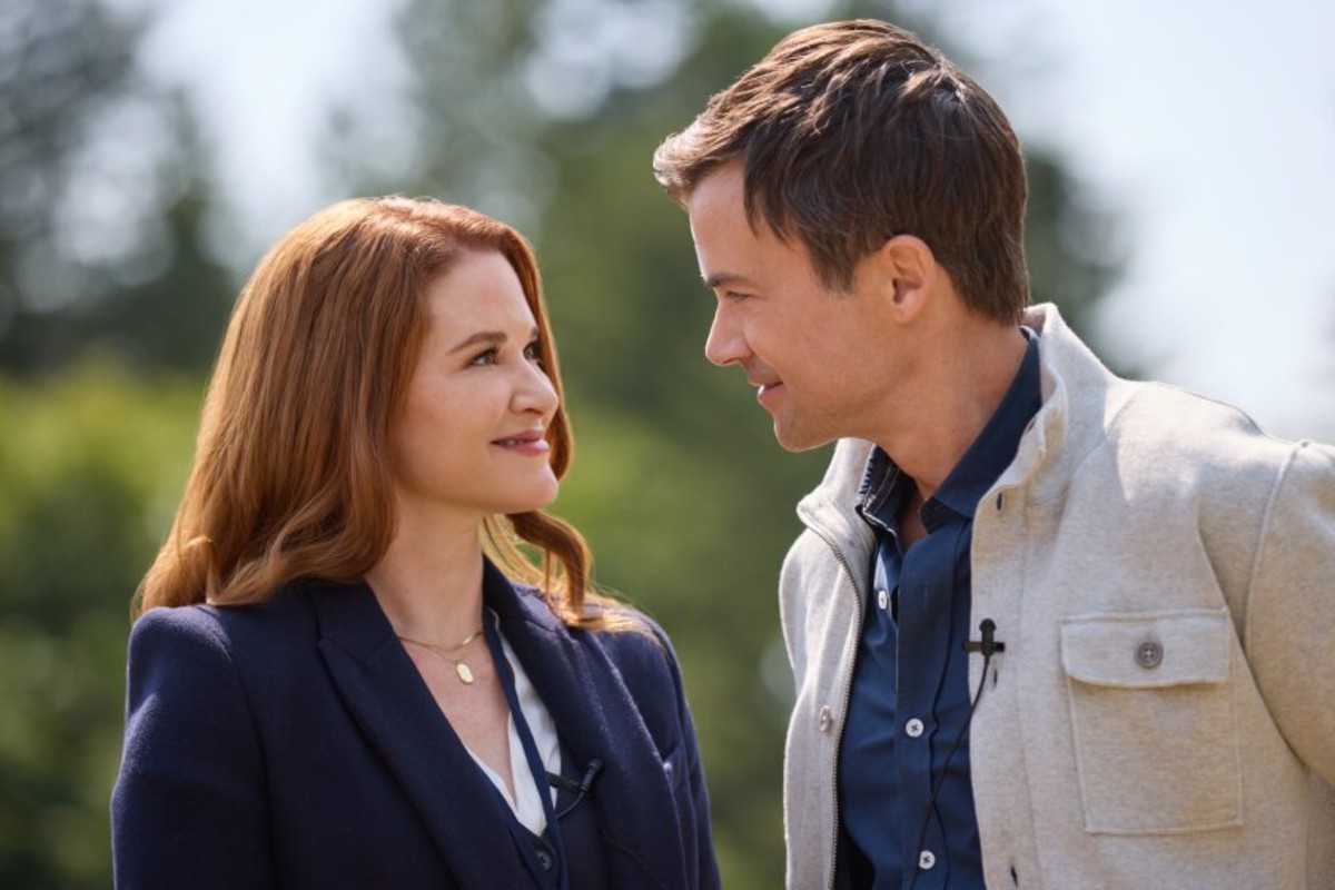 Sarah Drew and Matt Long in The Stars Between Us