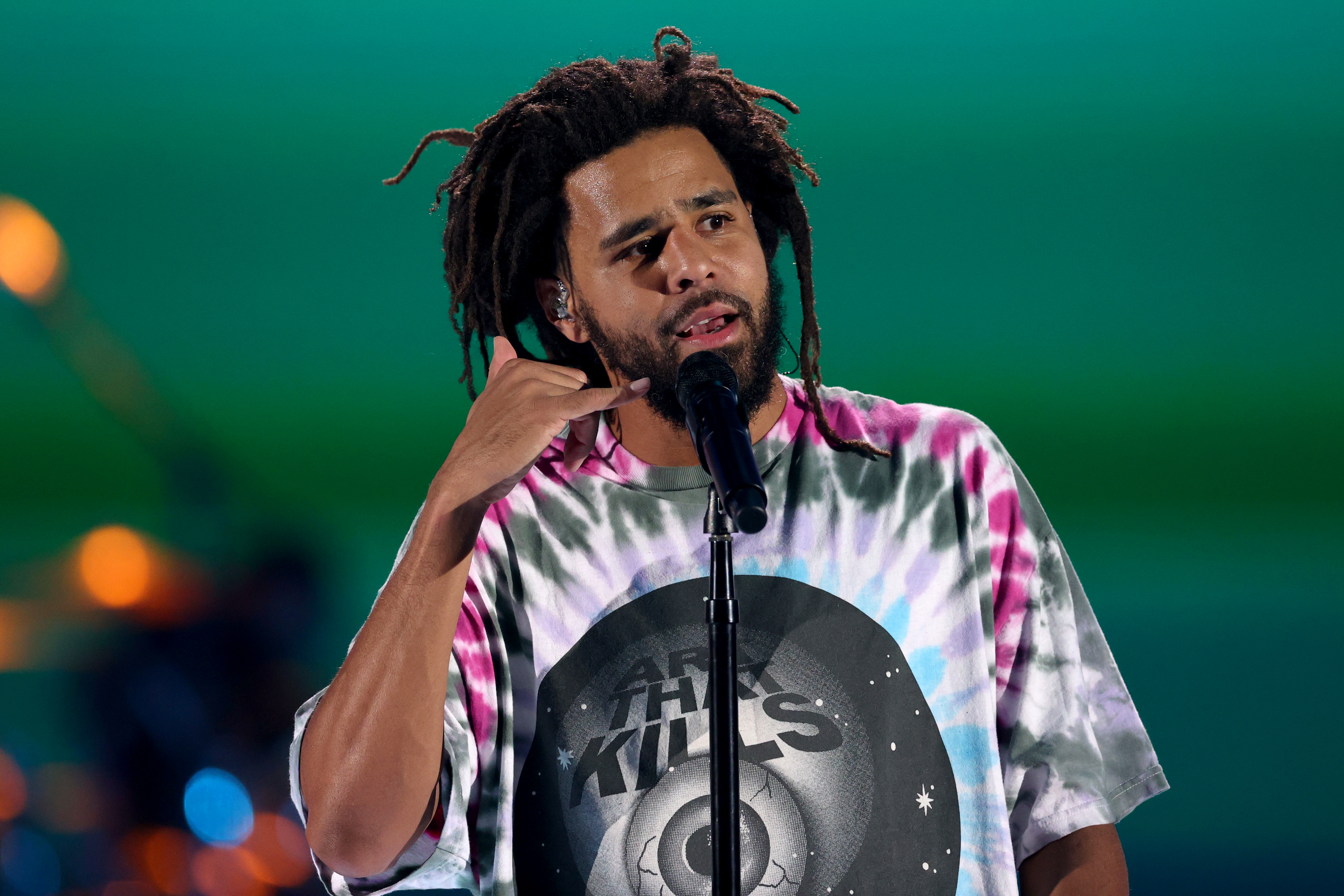 GettyImages-1341038896-Rapper-J-Cole-Signs-Pro-Contract-to-Play-in-the-Chinese-Basketball-Association