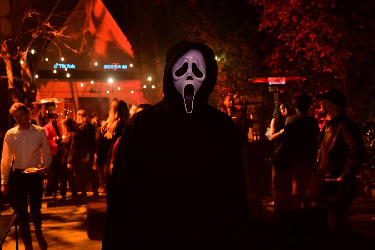 GettyImages-2261563421-cops-arrest-man-in-scream-mask-who-chased-kids-with-knife.jpg