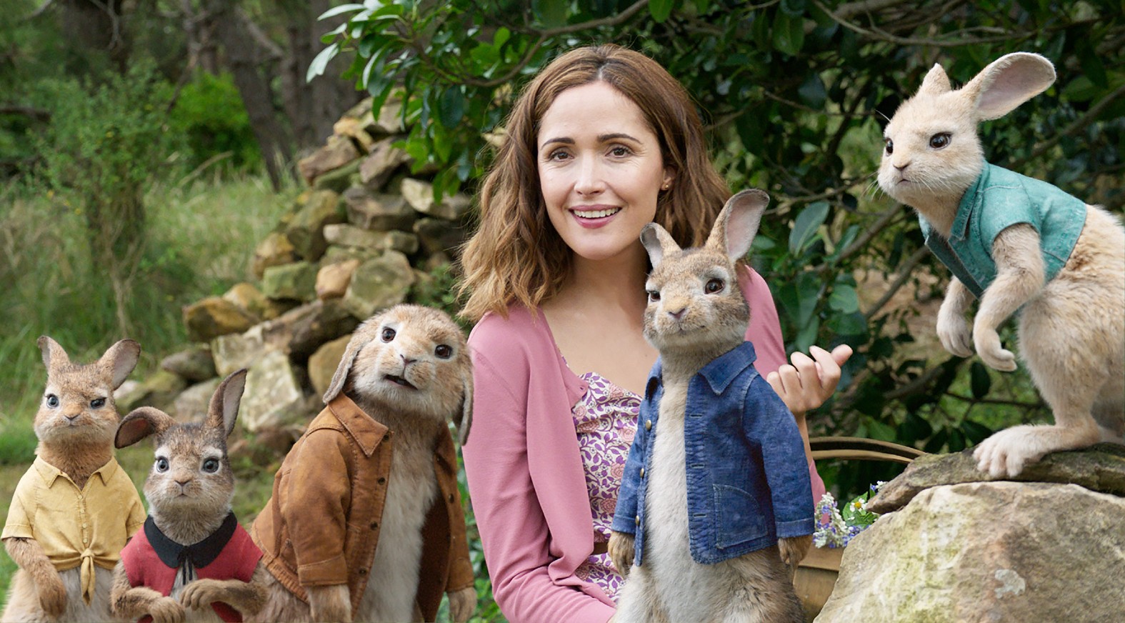 Mopsy (voice: Elizabeth Debicki), Flopsy (voice: Margot Robbie), Benjamin (voice: Colin Moody), Rose Byrne, Peter Rabbit (voice:James Corden), Cottontail (voice: Daisy Ridley) in Peter Rabbit