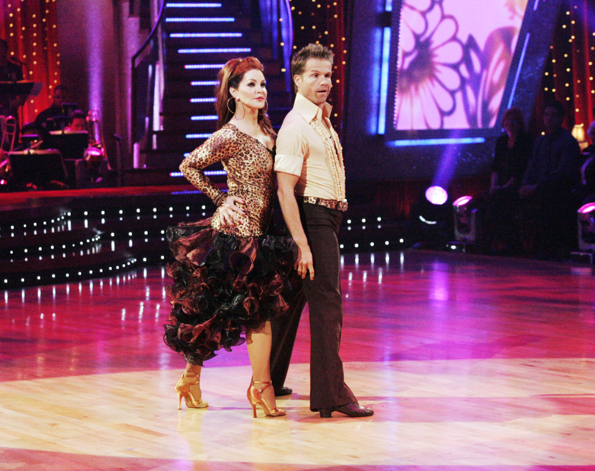 DWTS-Priscilla-Presley-and-Louis-van-Amstel-TCDDAWI_EC360