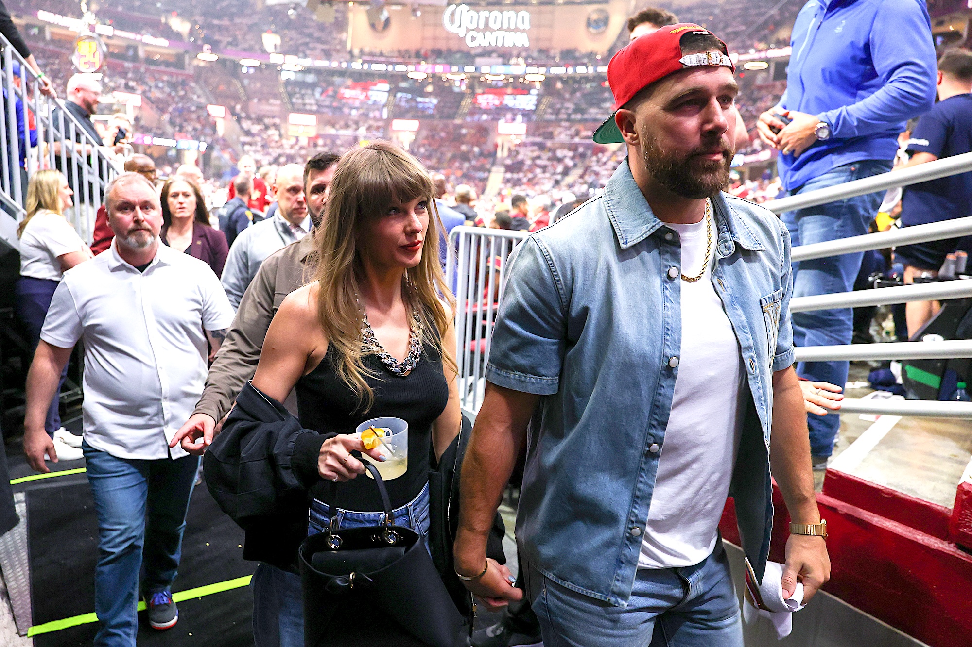 GettyImages-2277904884 Travis Kelce Cheer on Cavaliers Courtside
