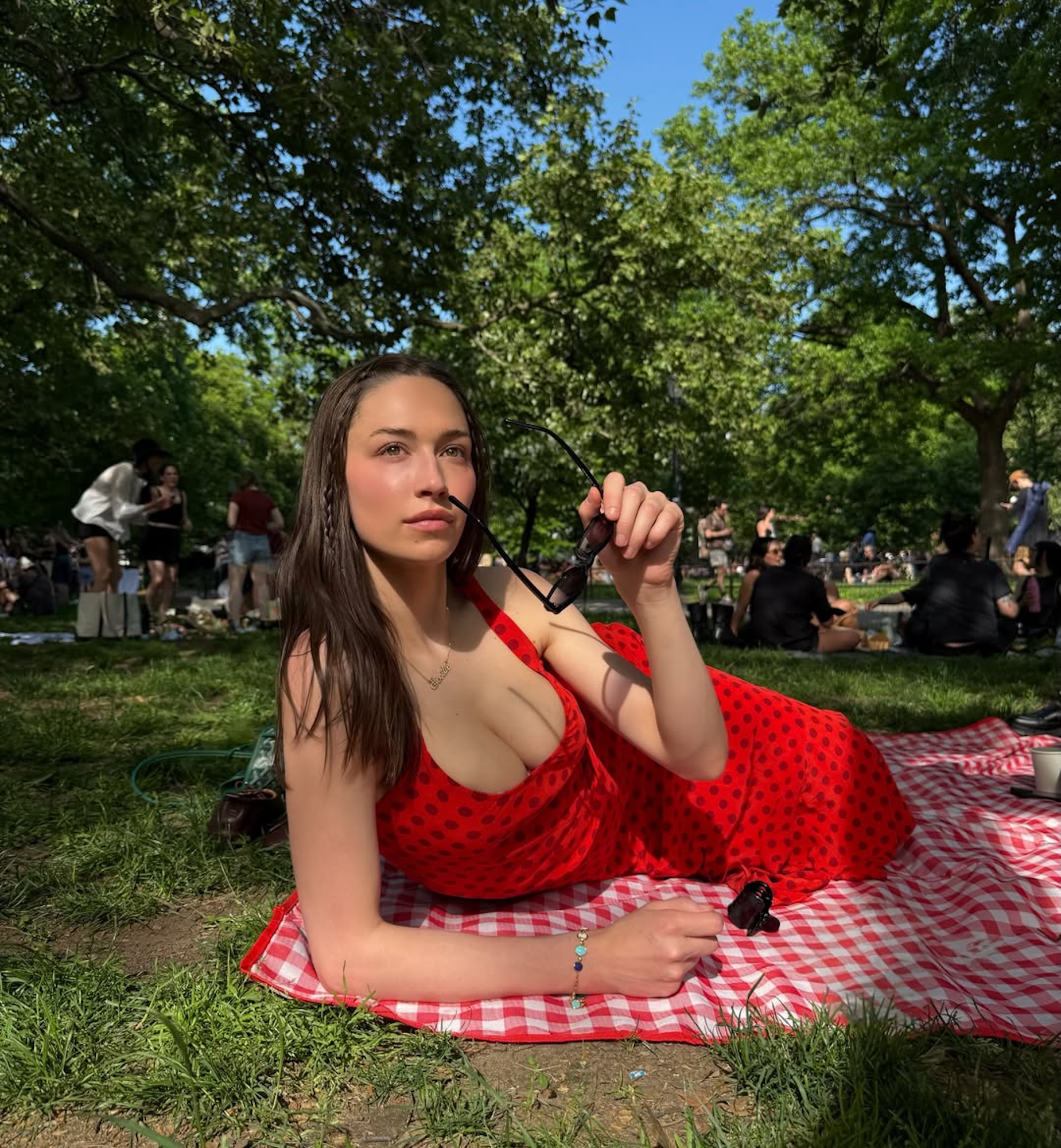 Elsie Hewitt Wows in Plunging Revenge Dress After Pete Davidson Split