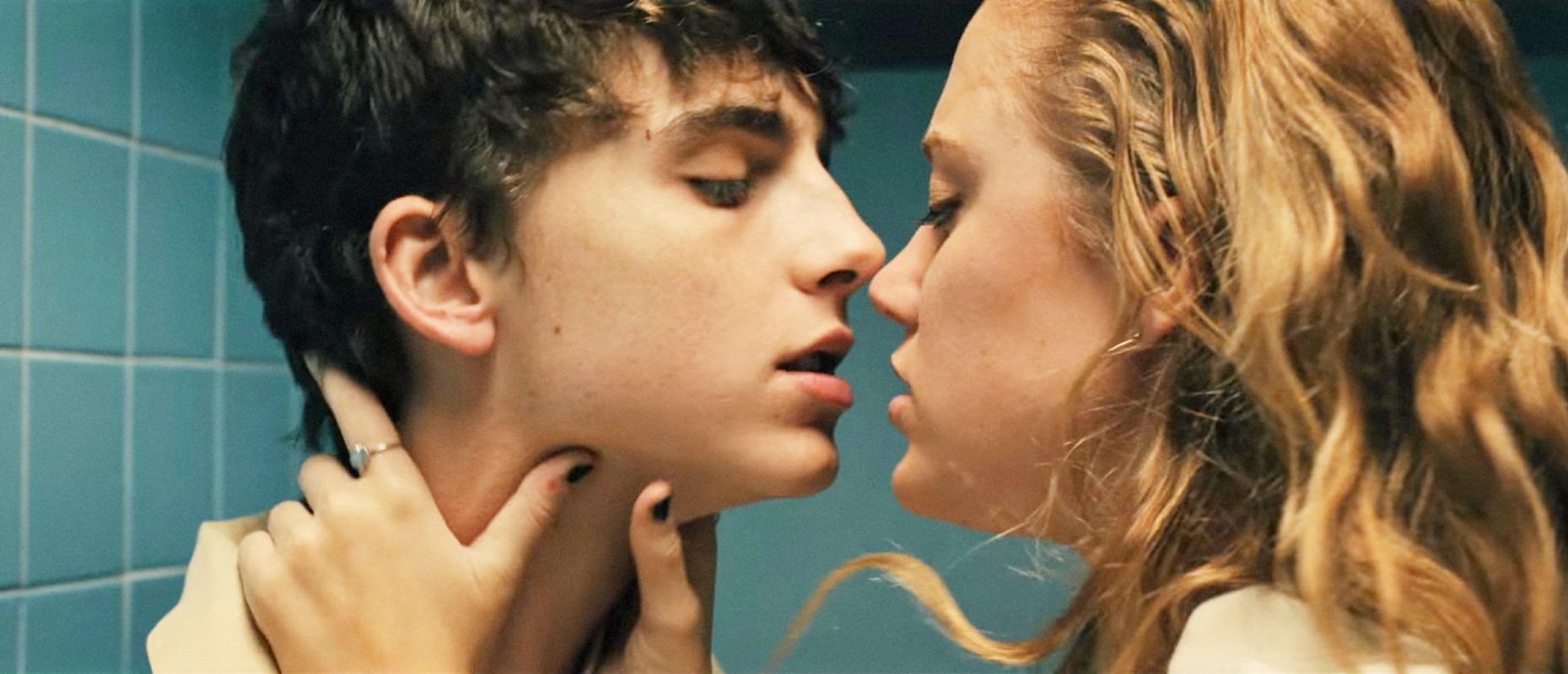 Timothee Chalamet, Maika Monroe in Hot Summer Nights