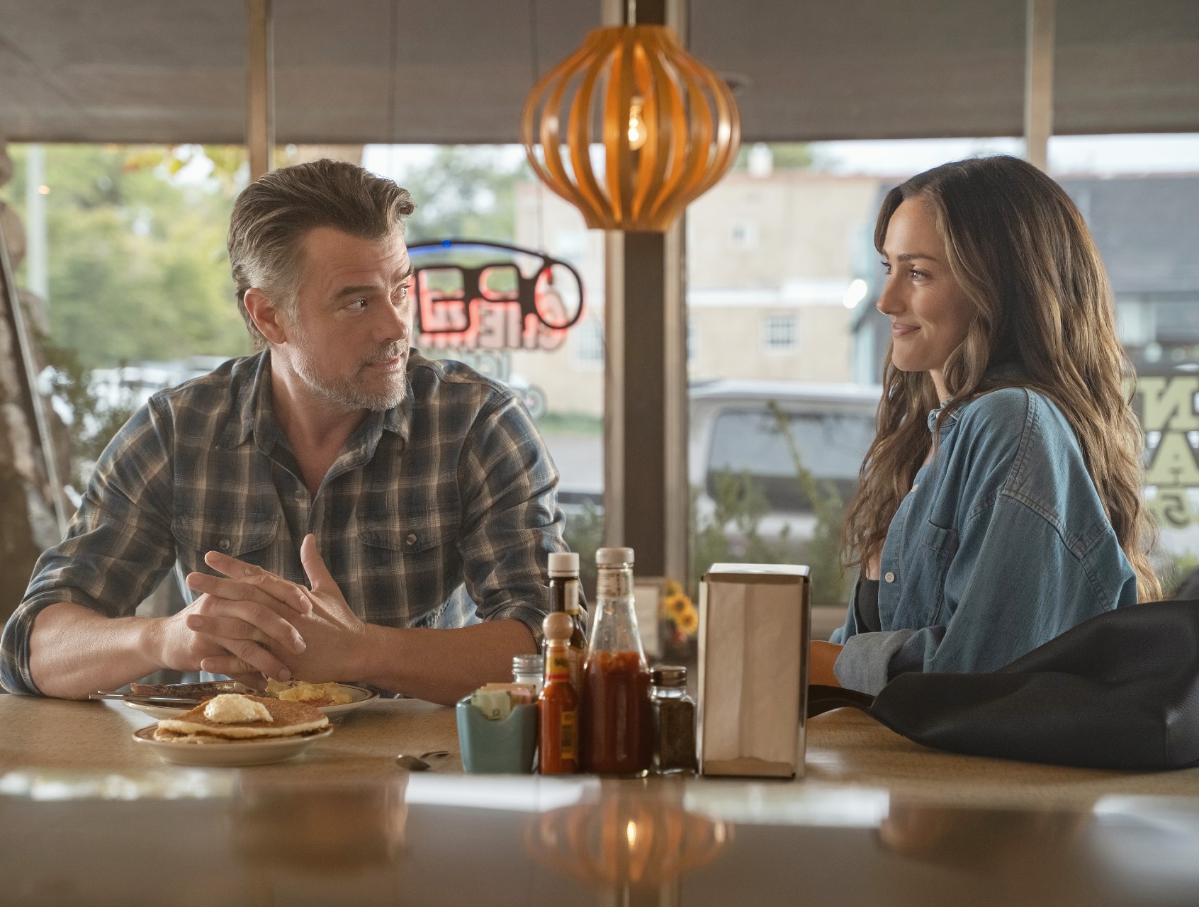 Josh Duhamel, Minka Kelly in Ransom canyon season 2