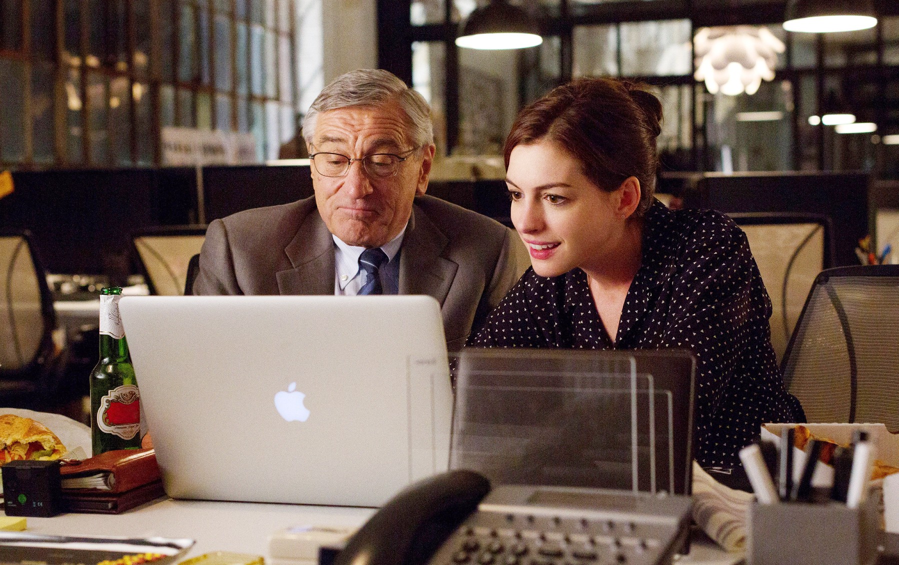 Robert De Niro, Anne Hathaway in The Intern