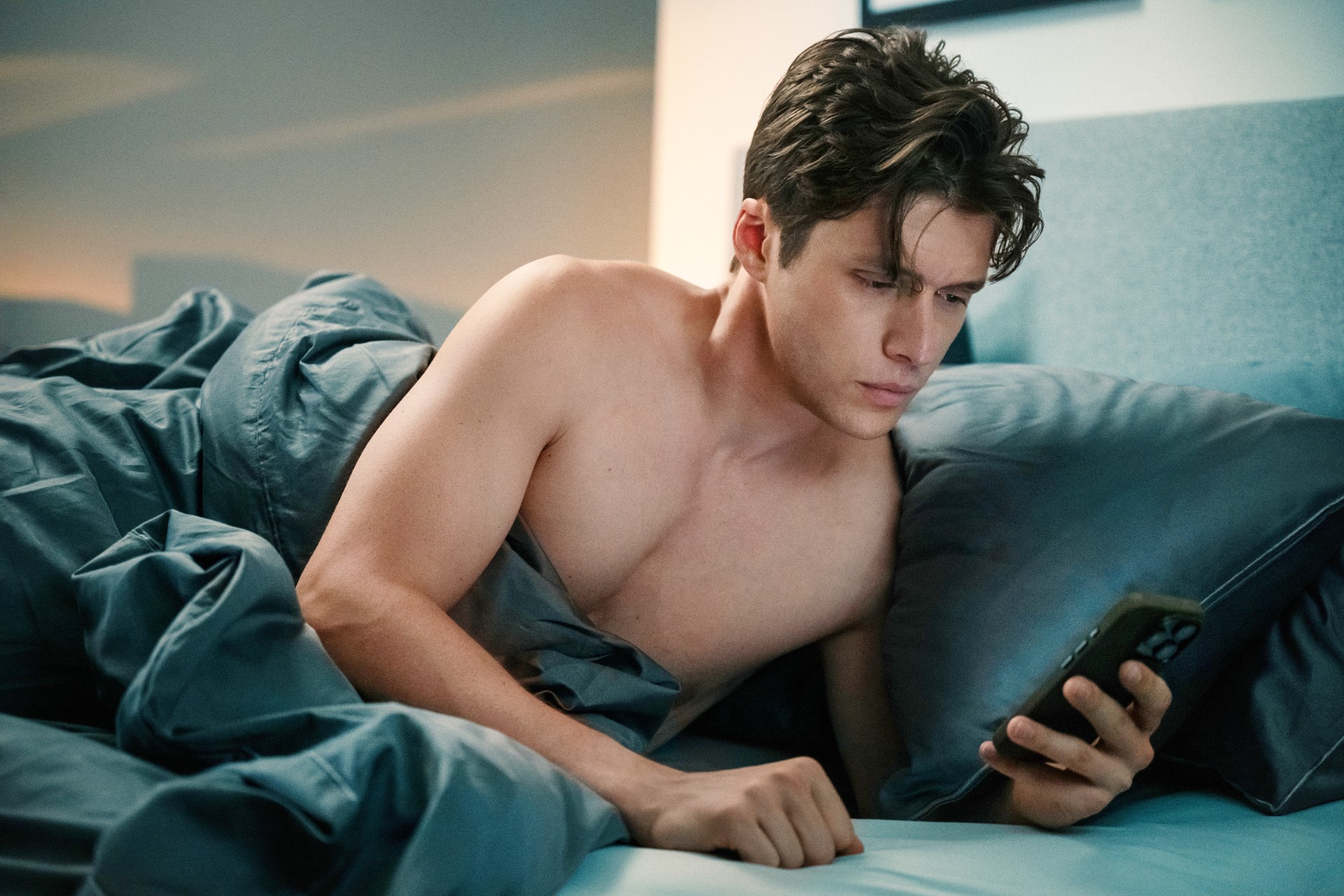 Nick Robinson in Voicemails for Isabelle