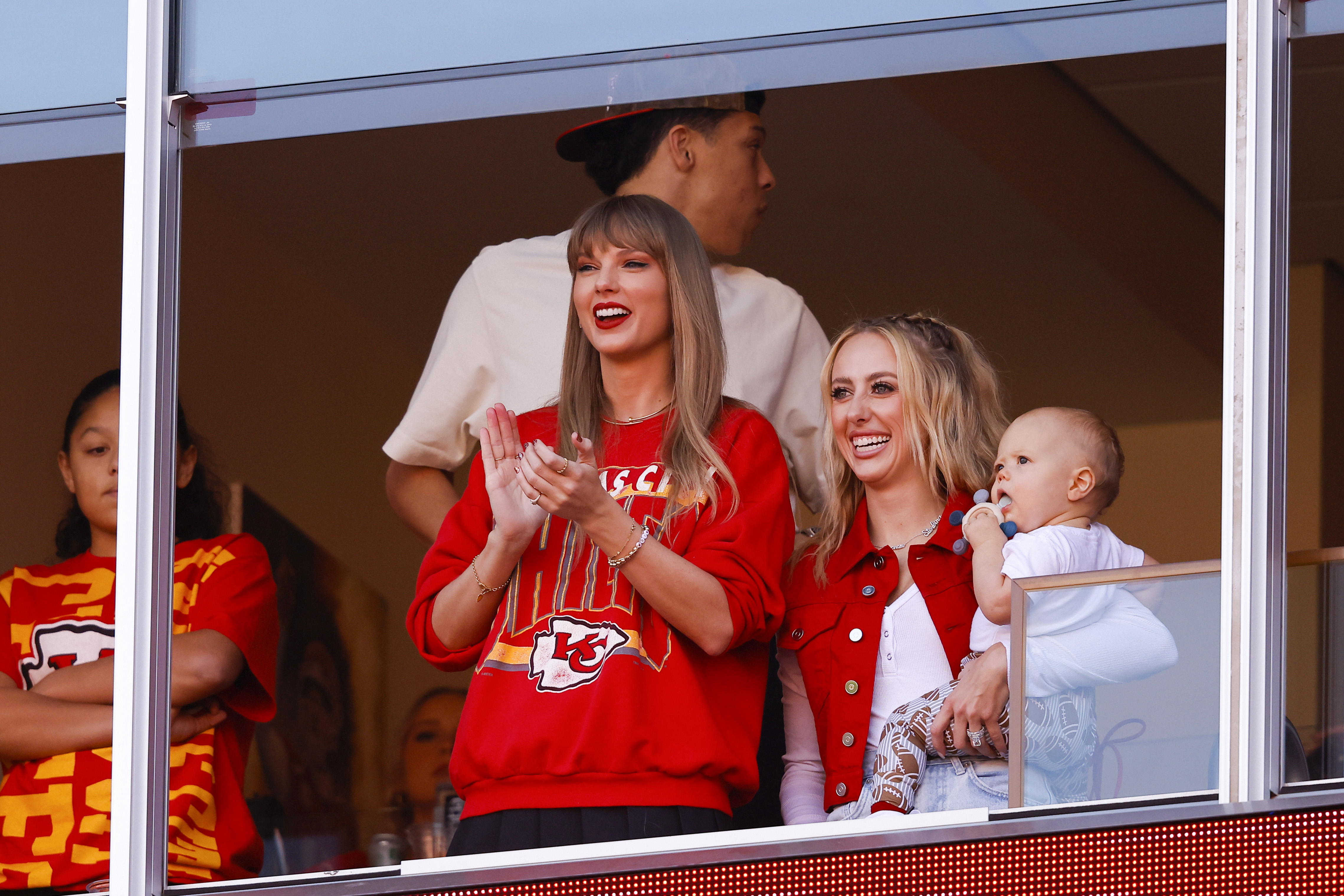 Taylor Swift and Brittany Mahomes
