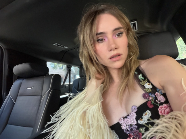 Suki-Waterhouse-IG