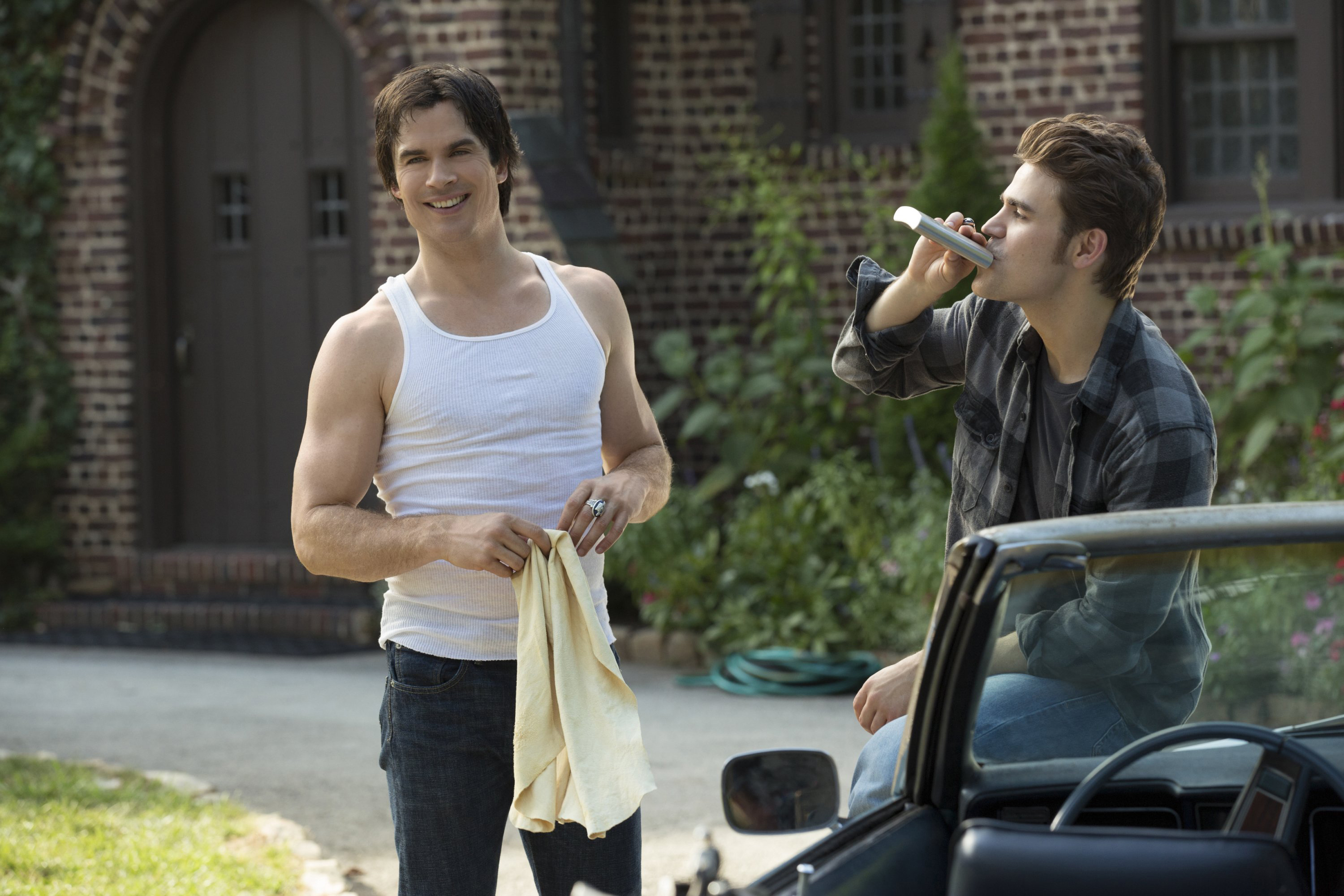 THE VAMPIRE DIARIES