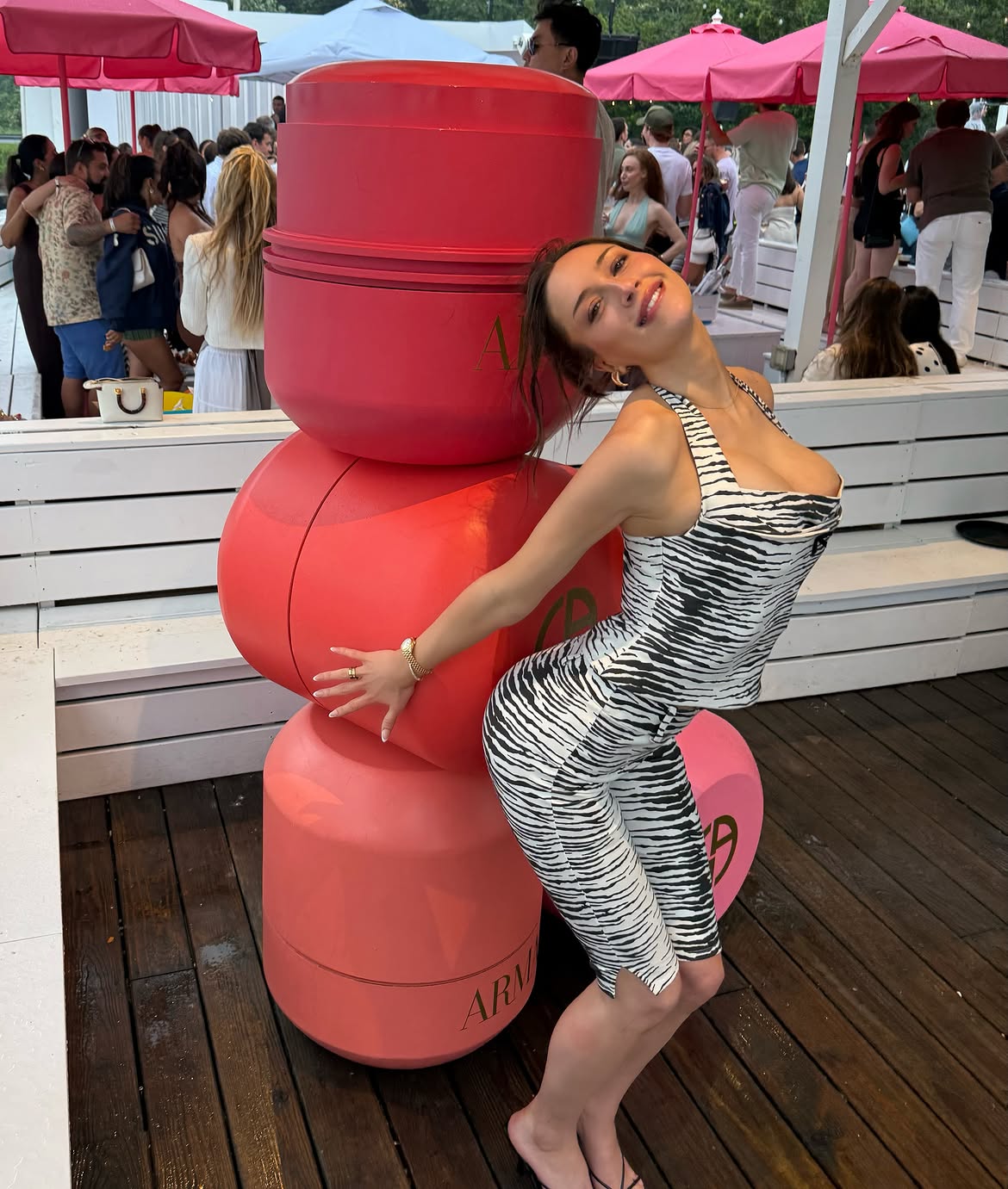 Elsie Hewitt Shows Off Her Curves During 'Mum's Night Out'