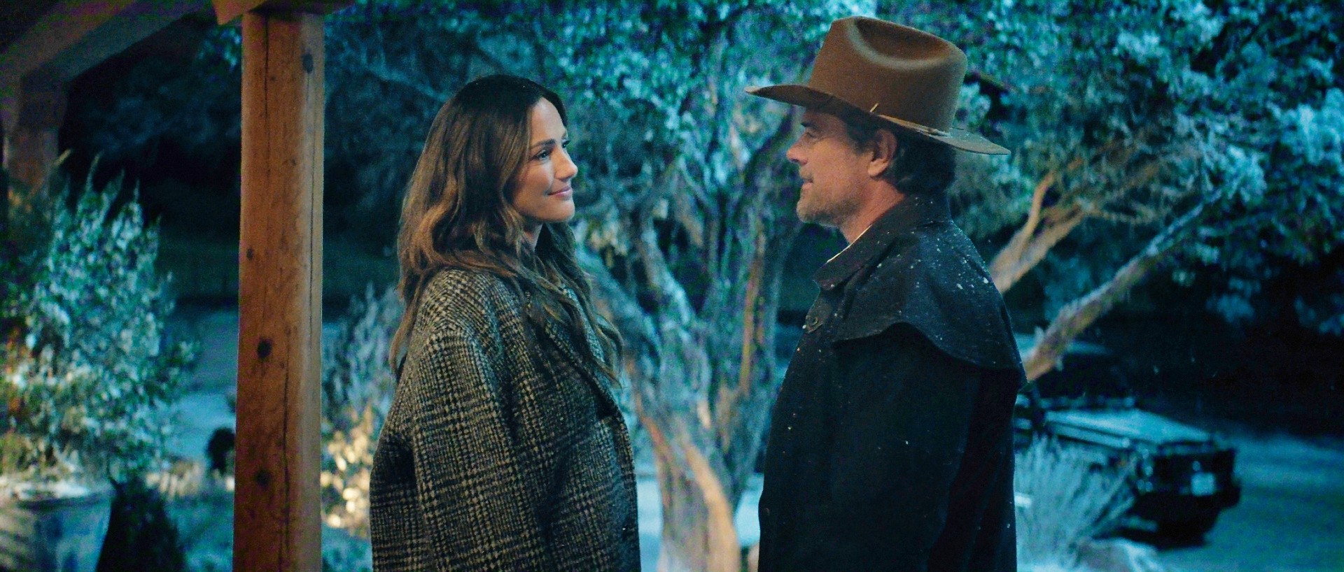 Minka Kelly, Josh Duhamel in Ransom Canyon season 2
