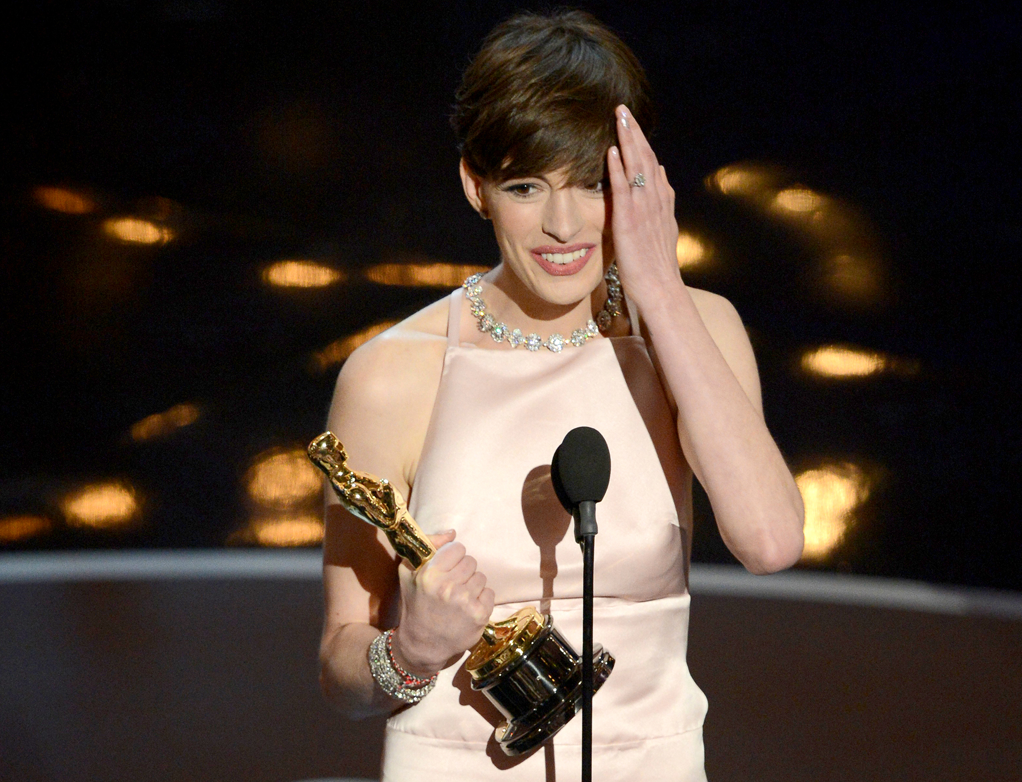 Anne hathaway 499afbba d045 4000 bc83 b1c2694b13d6