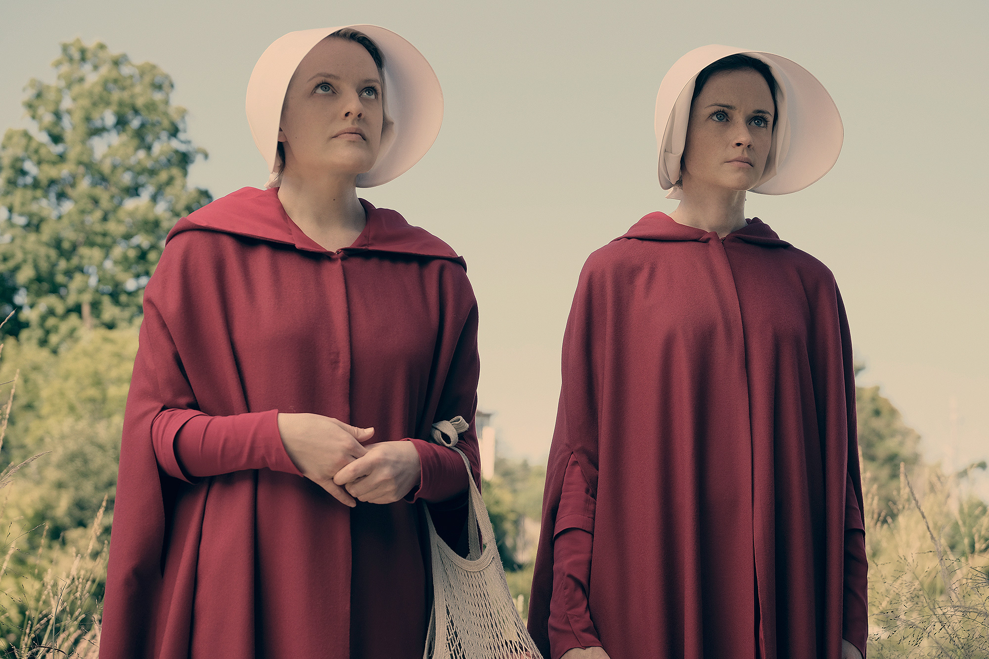 Elizabeth Moss Alexis Bledel The Handmaid's Tale