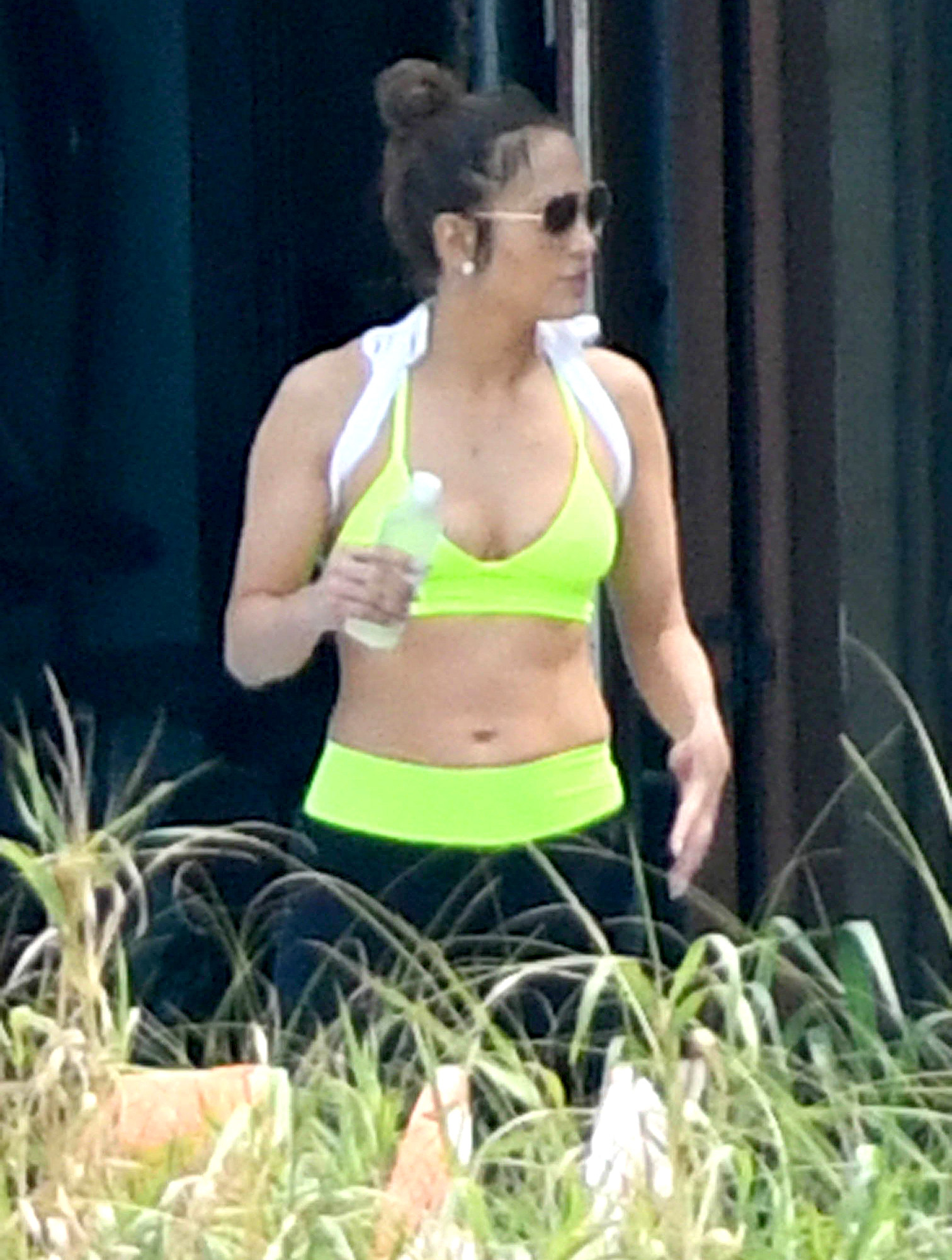 Jennifer lopez 55b4f998 77eb 49ae b9fa 09f4690d9c18