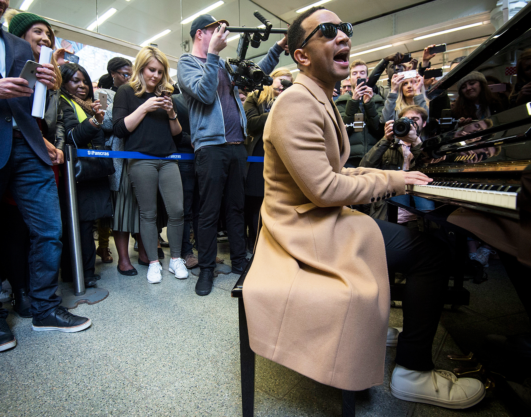 John Legend piano performing London train station
