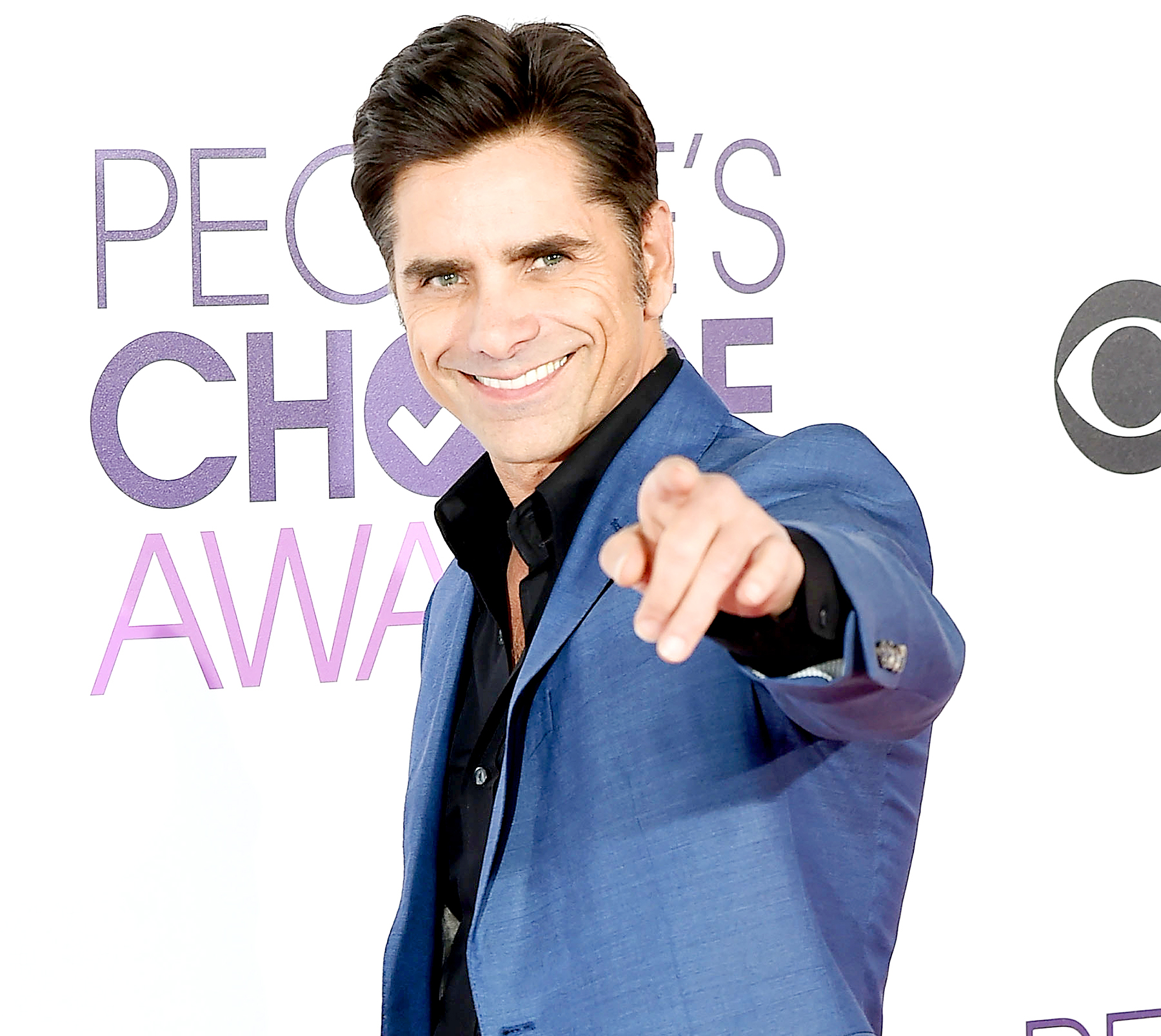 John Stamos attends the People's Choice Awards 2017 - Arrivals at Microsoft Theater on January 18, 2017 in Los Angeles, California.